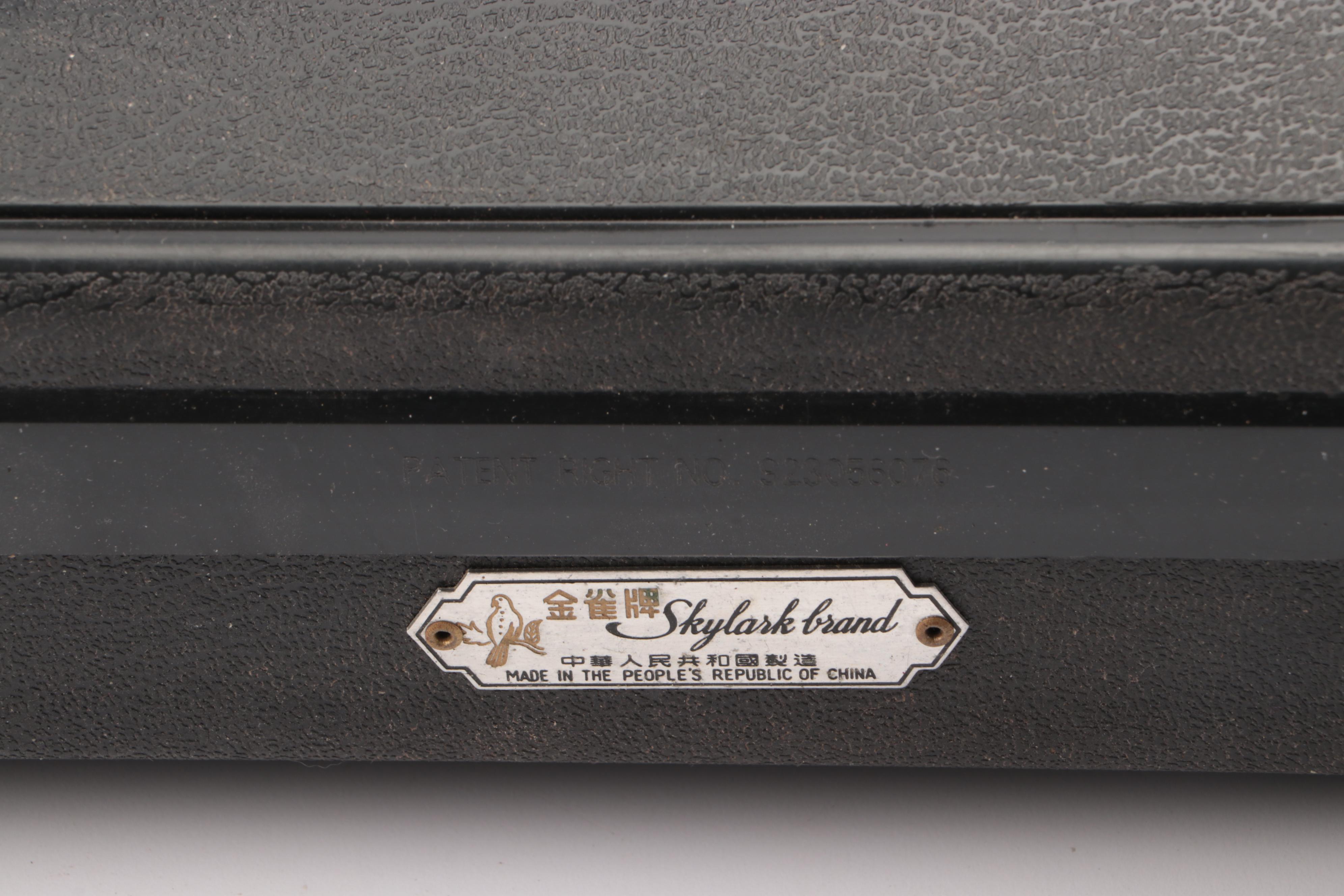 Skylark Full Size Violin with Extra Tailpiece in Case