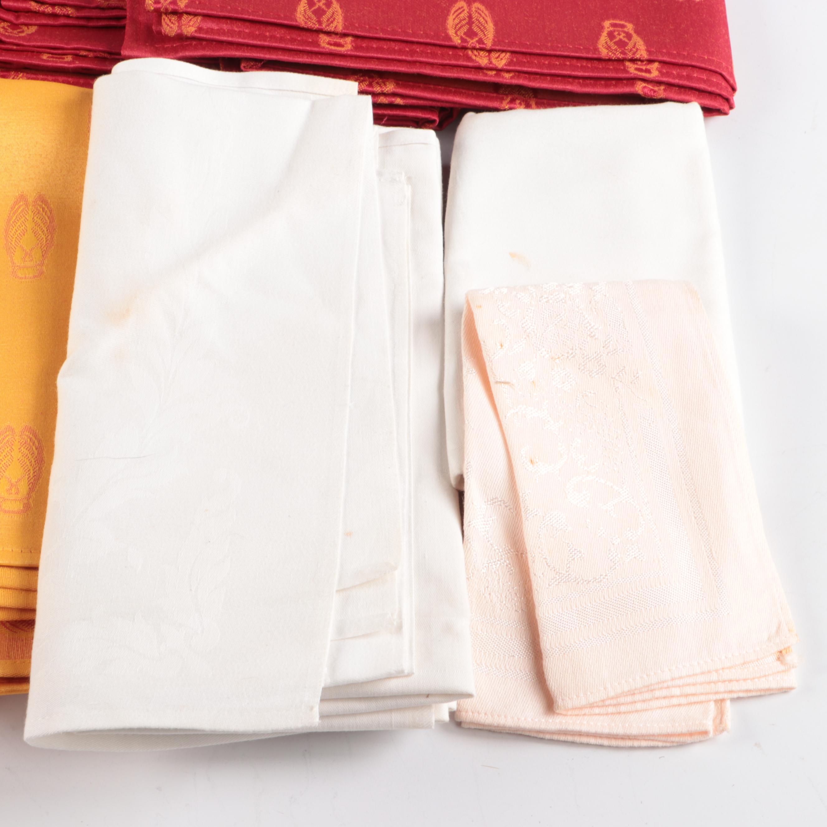 Sud Etoffe Cicada Tablecloth and Place Settings with Other Linen Napkins