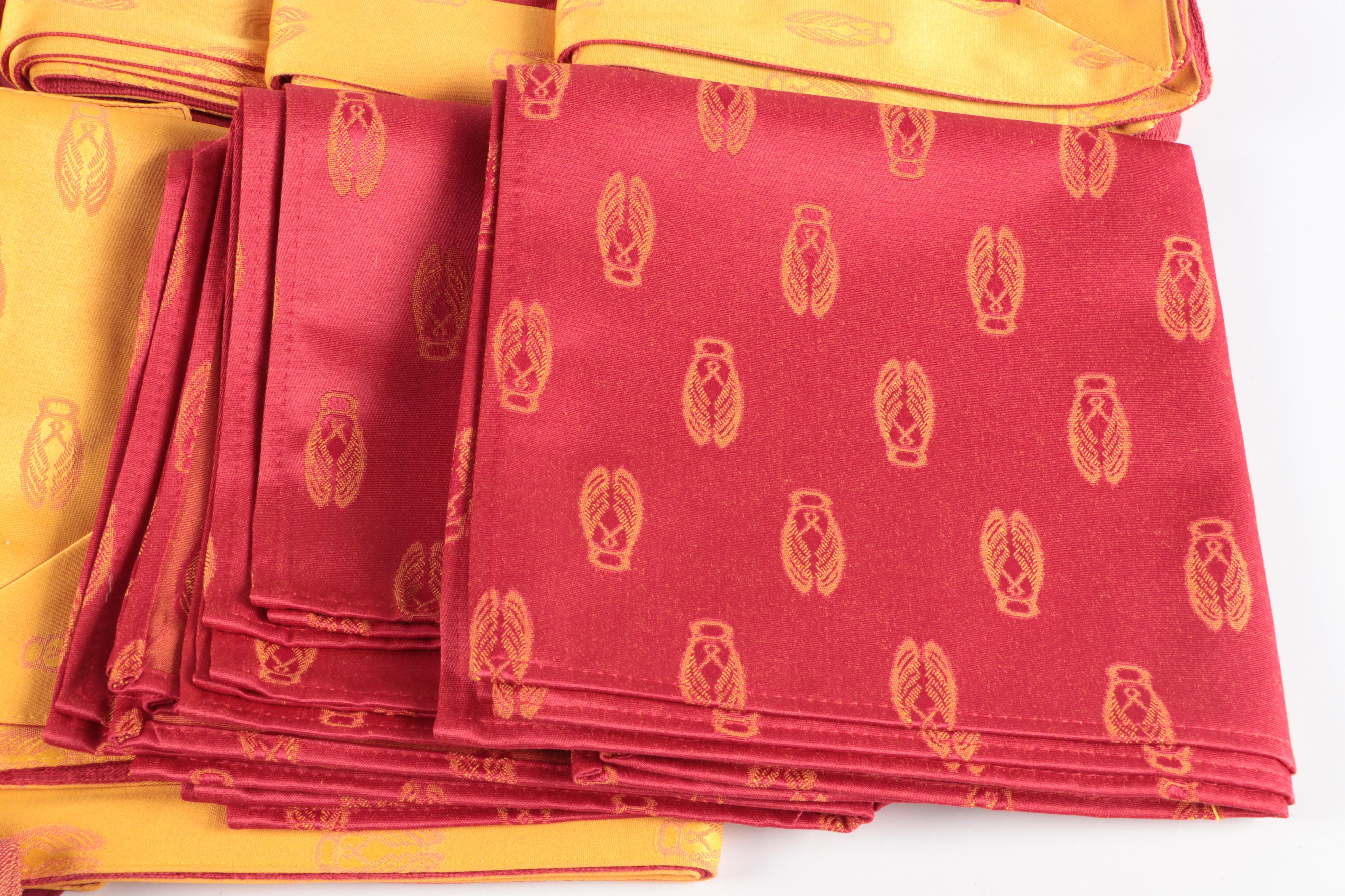 Sud Etoffe Cicada Tablecloth and Place Settings with Other Linen Napkins