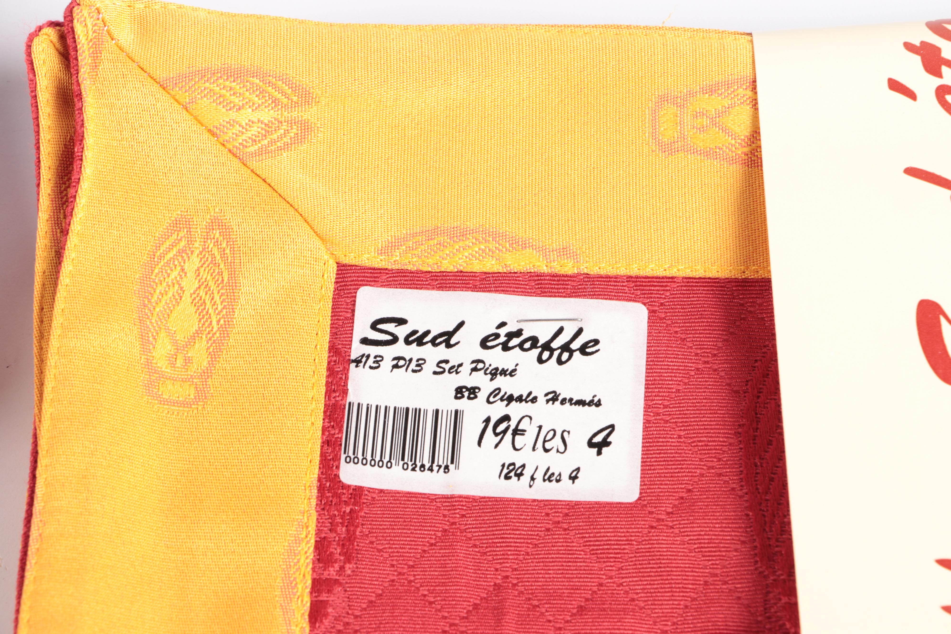 Sud Etoffe Cicada Tablecloth and Place Settings with Other Linen Napkins