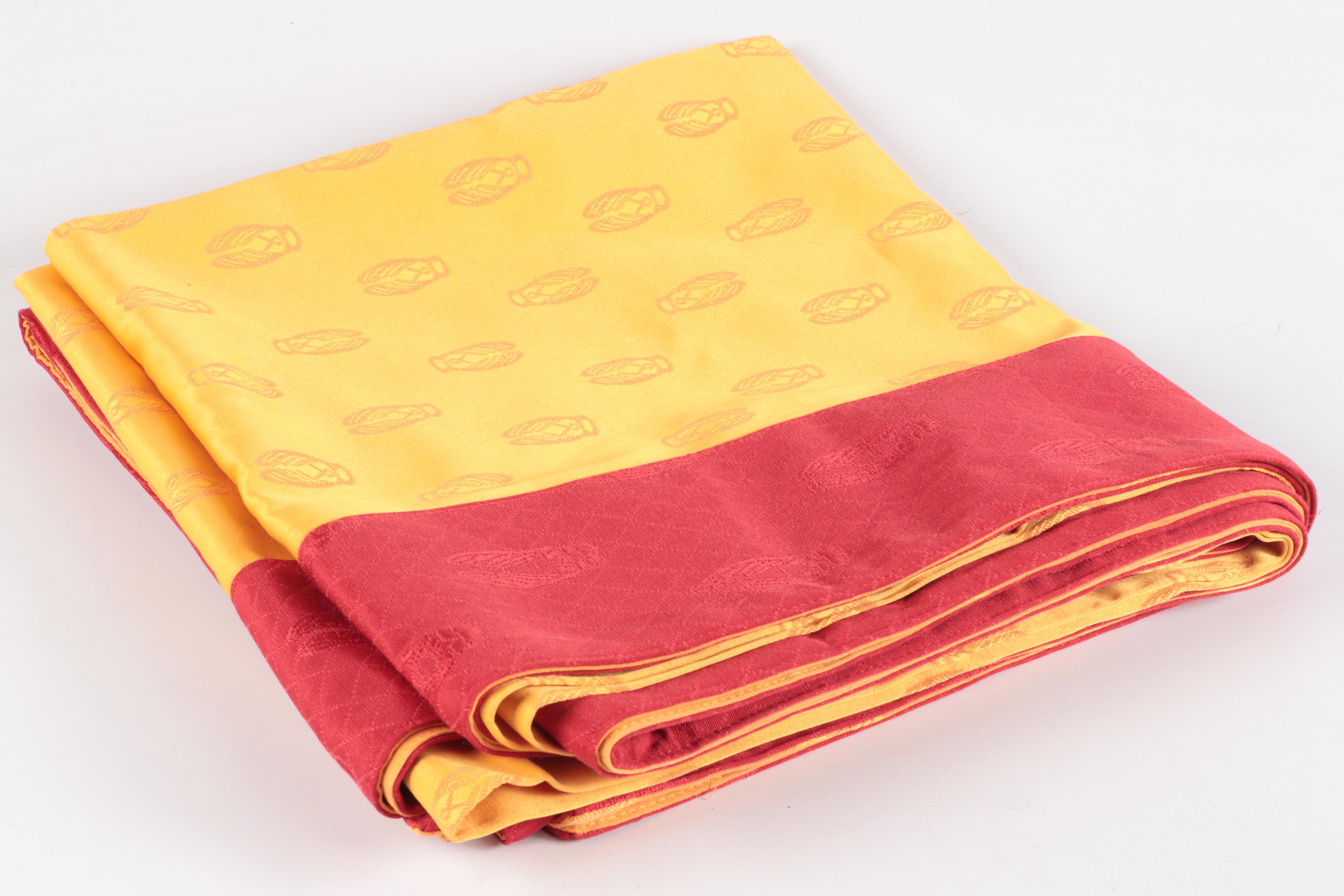 Sud Etoffe Cicada Tablecloth and Place Settings with Other Linen Napkins