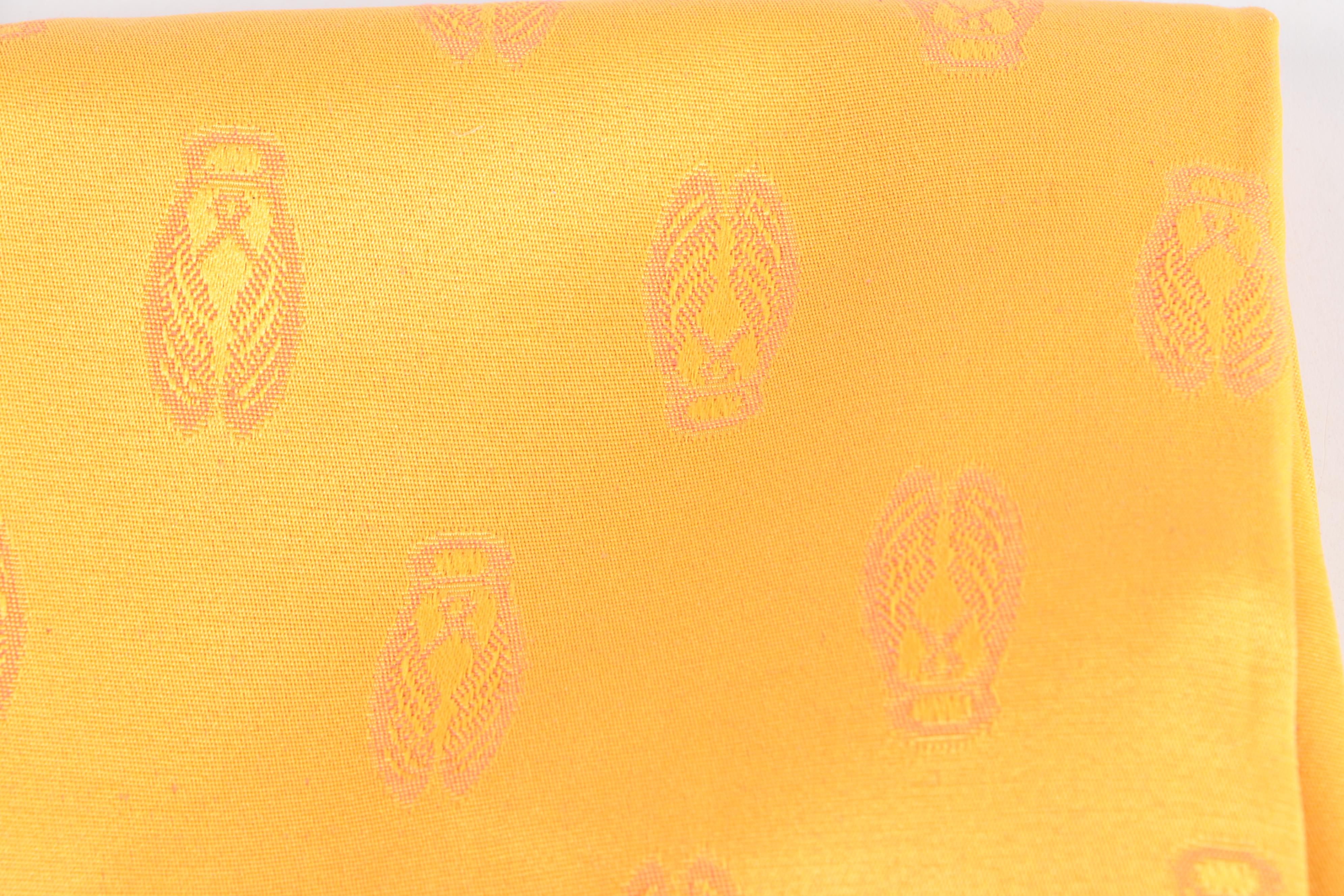 Sud Etoffe Cicada Tablecloth and Place Settings with Other Linen Napkins