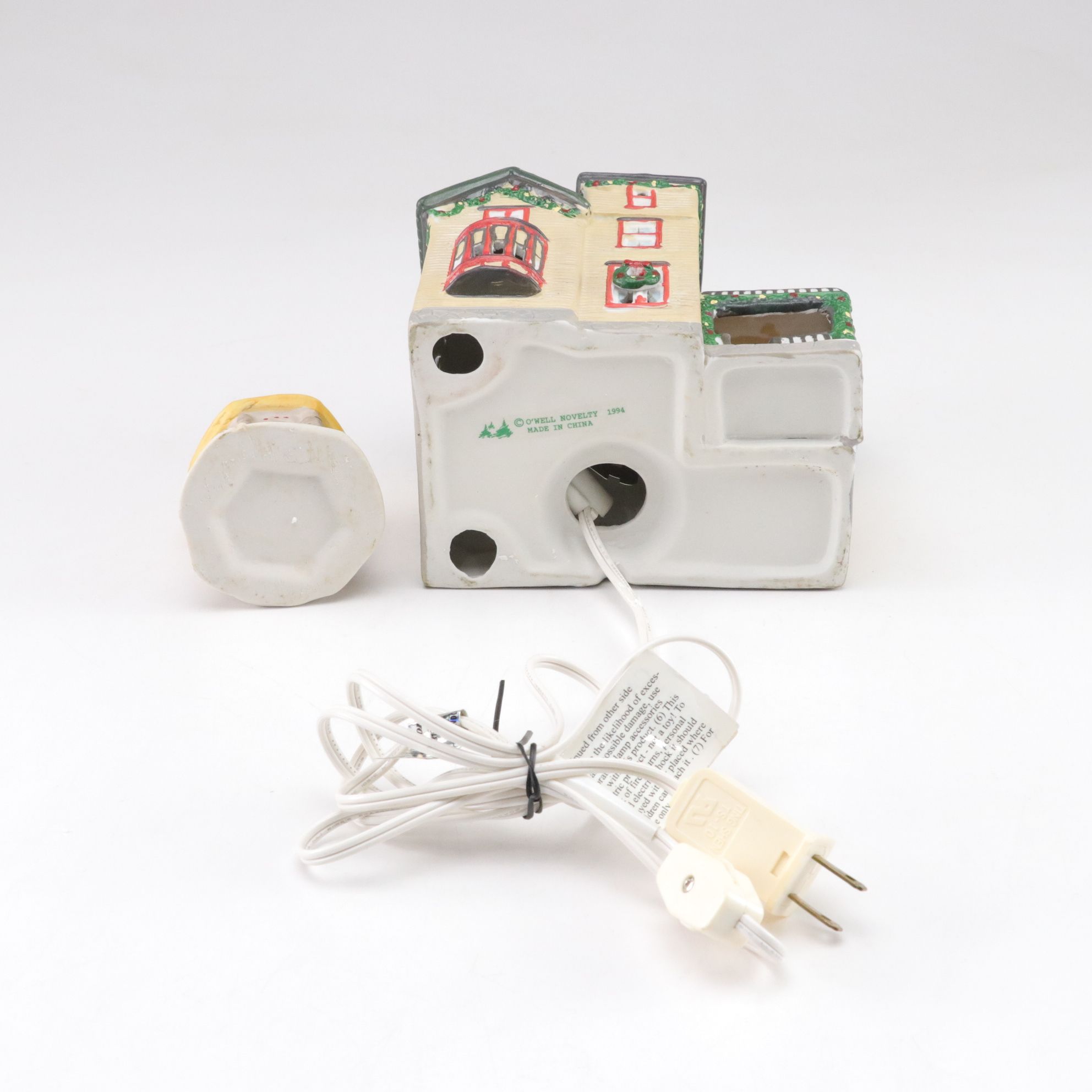 Department 56 "Dedlock Arms" and Other Christmas Village Decor