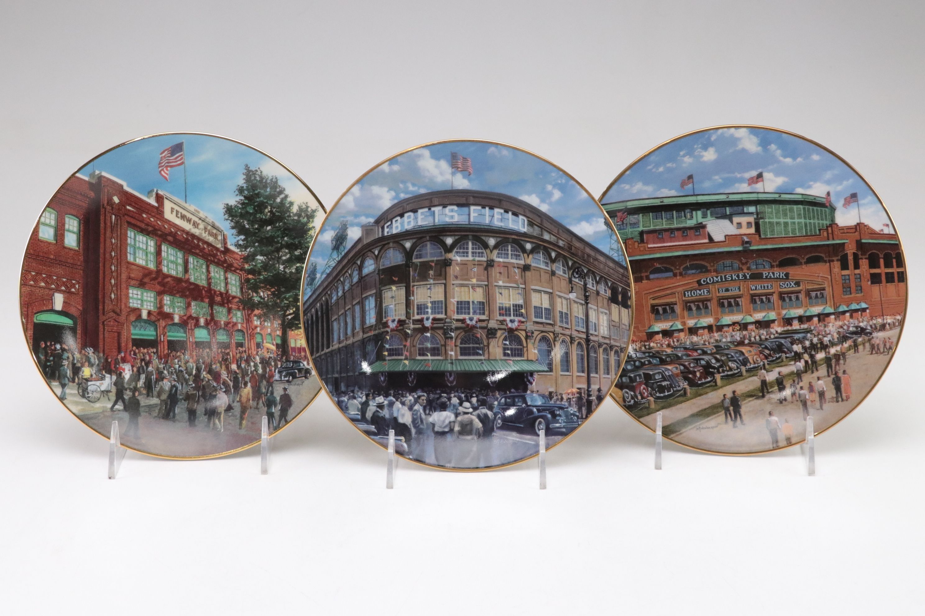 Collectors Plates Featuring Babe Ruthe, Willie Mays & Baseball Legends