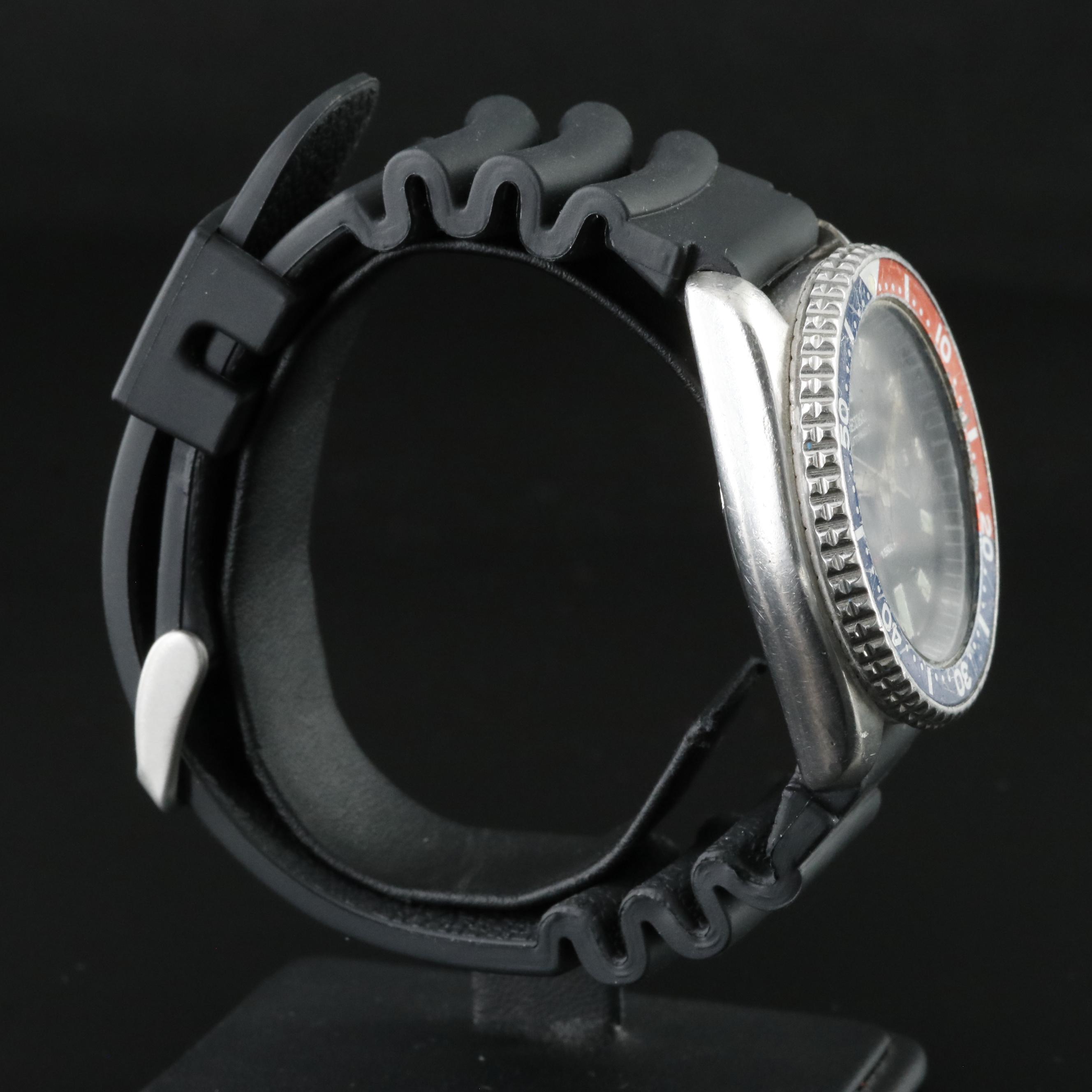 Seiko Scuba Diver's 150M Stainless Steel Date Model 7002 Watch