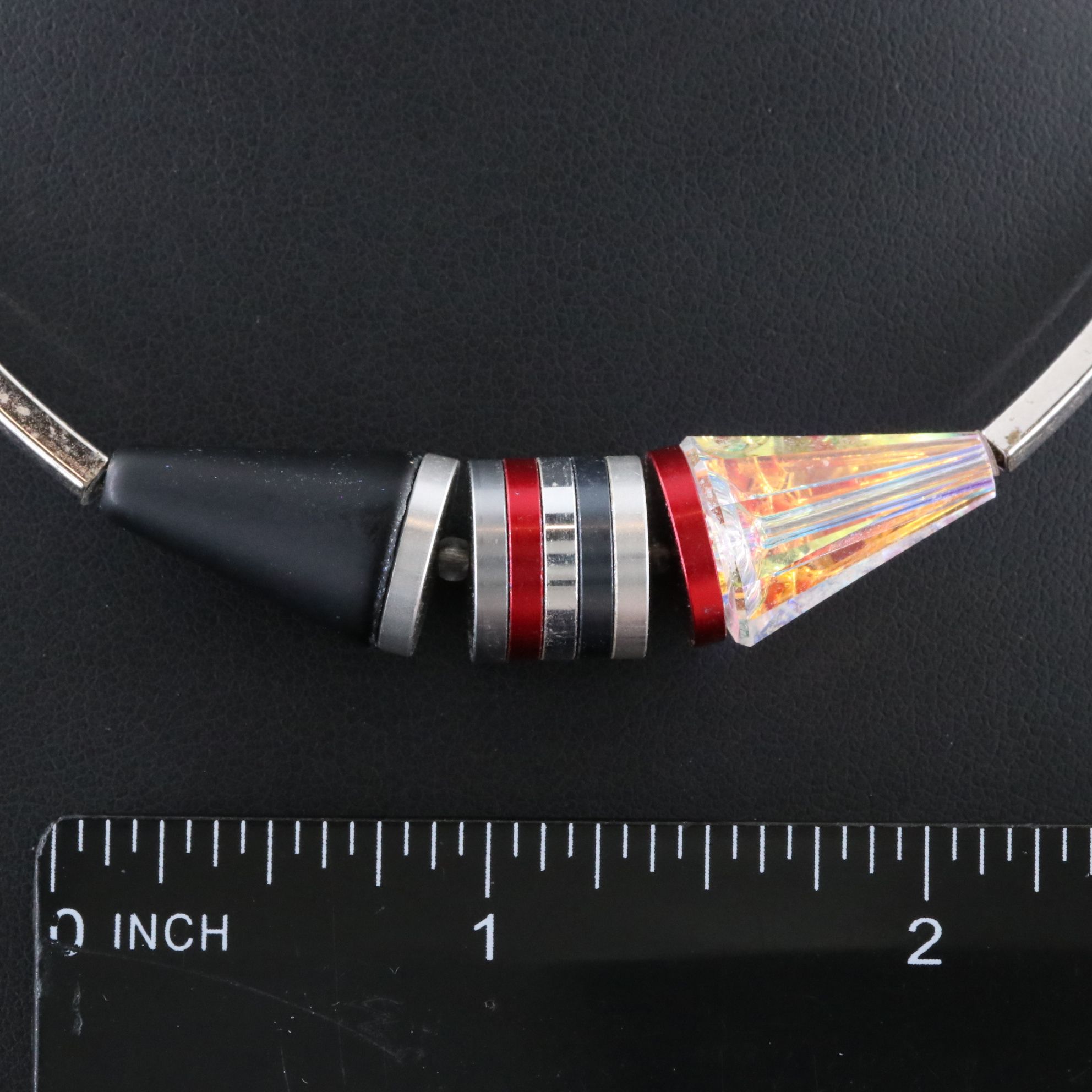 Coeuer de Lion Crystal and Resin Necklace