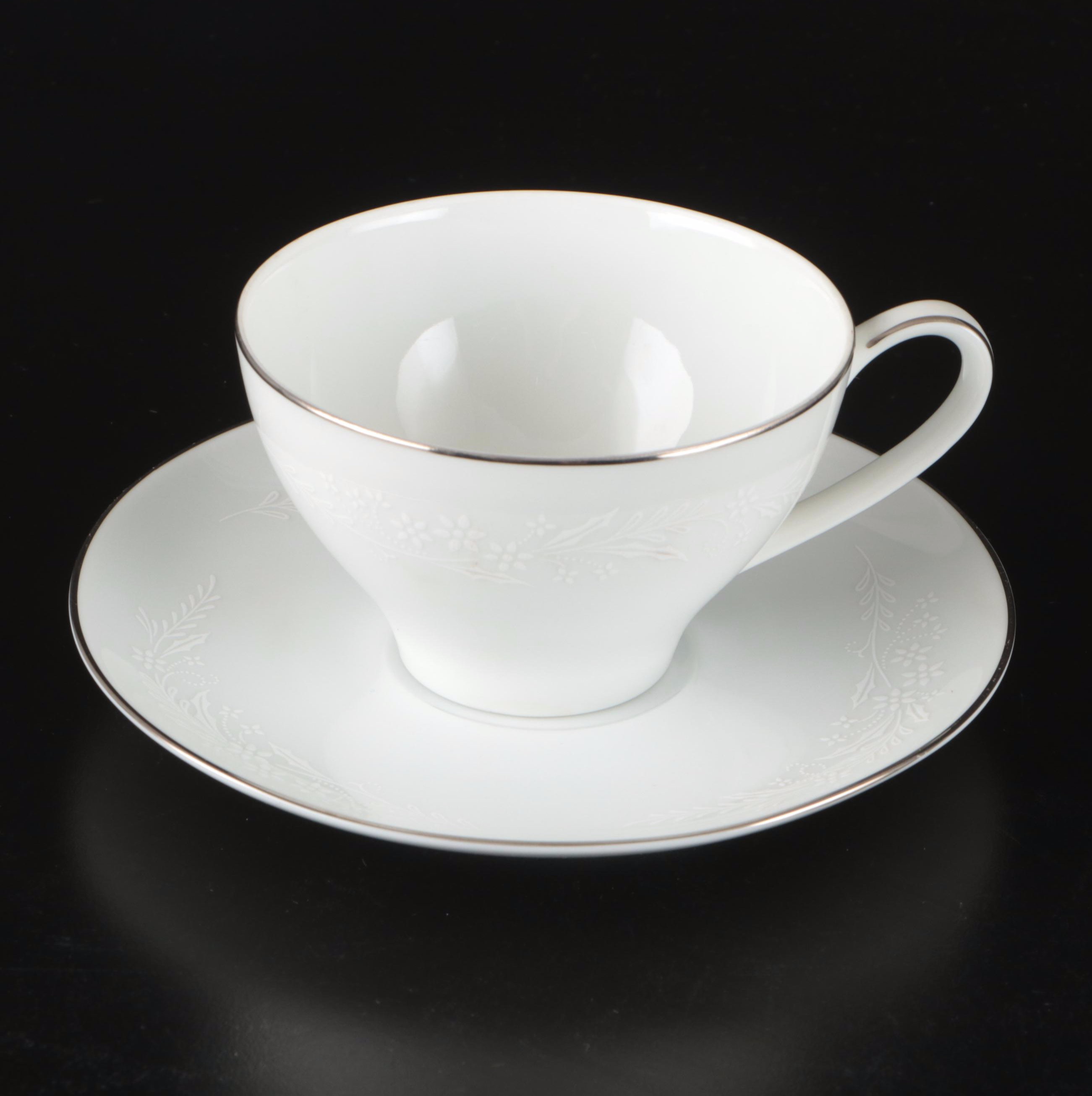 Noritake "Georgian" Floral Motif Porcelain Dinnerware, Mid to Late 20th Century