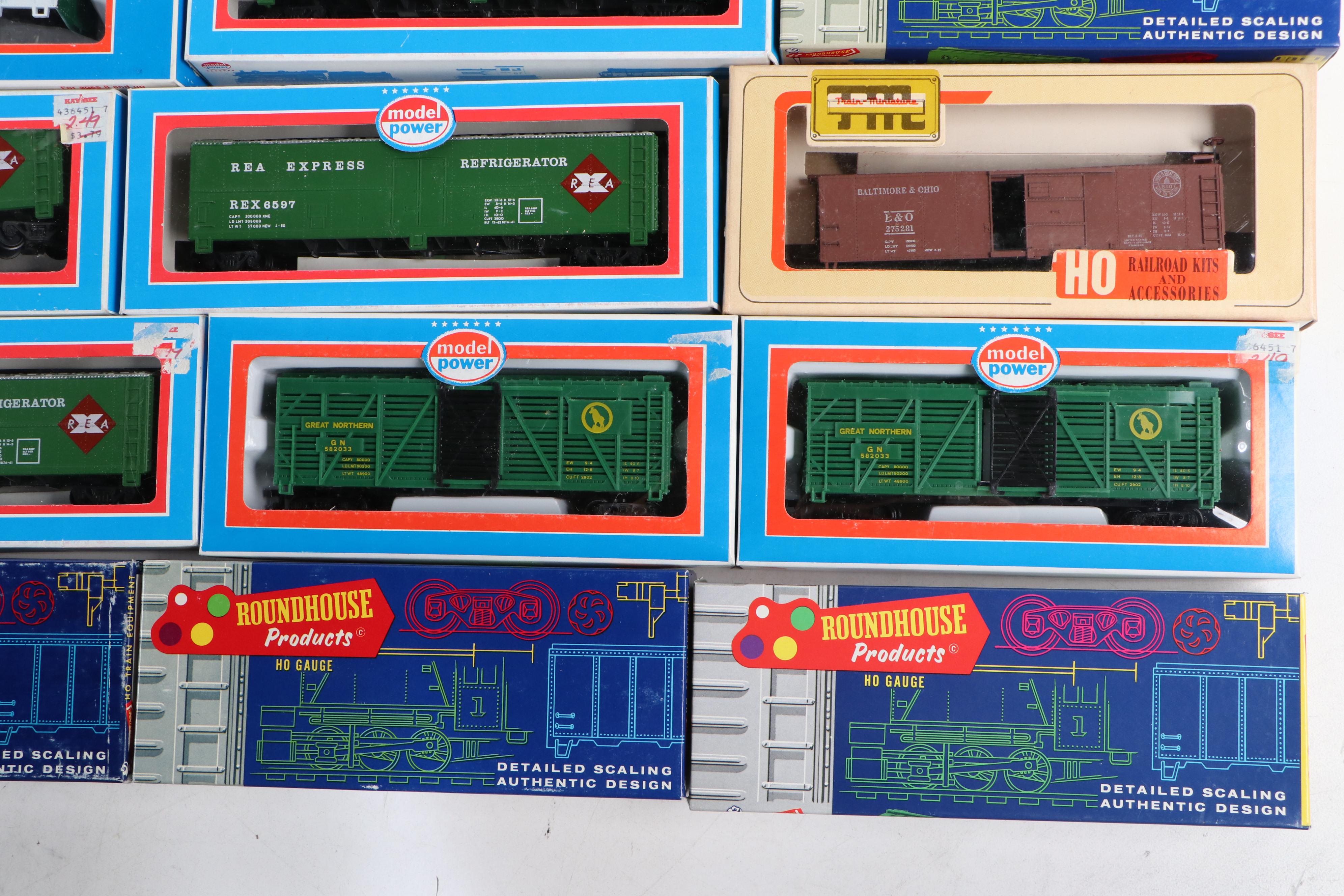 Model Power Southern Locomotives with Budweiser Reefer Car and Other Boxcars