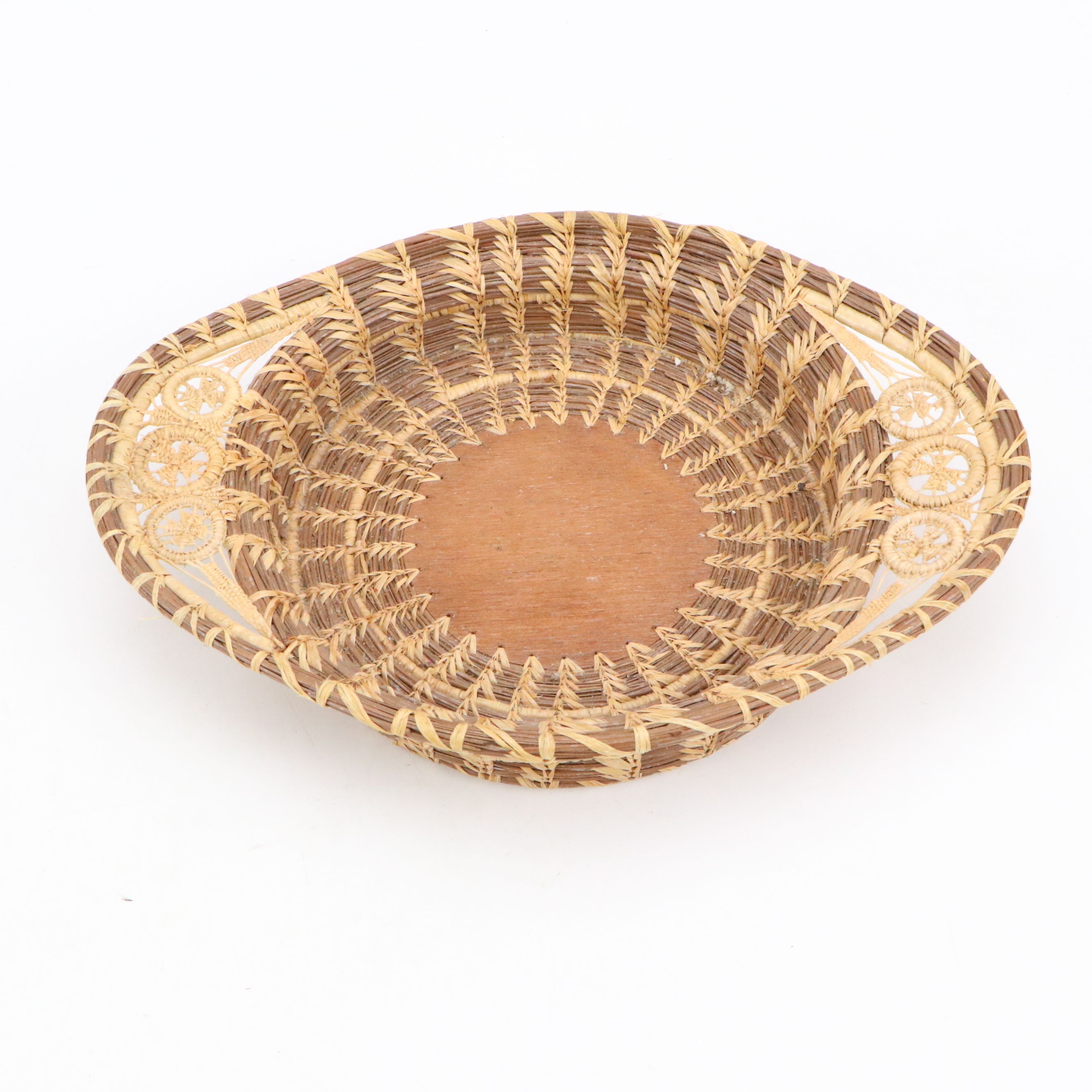 Vintage Coushatta Koasati Wheel Motif Pine Needle Basket Bowl and Trays