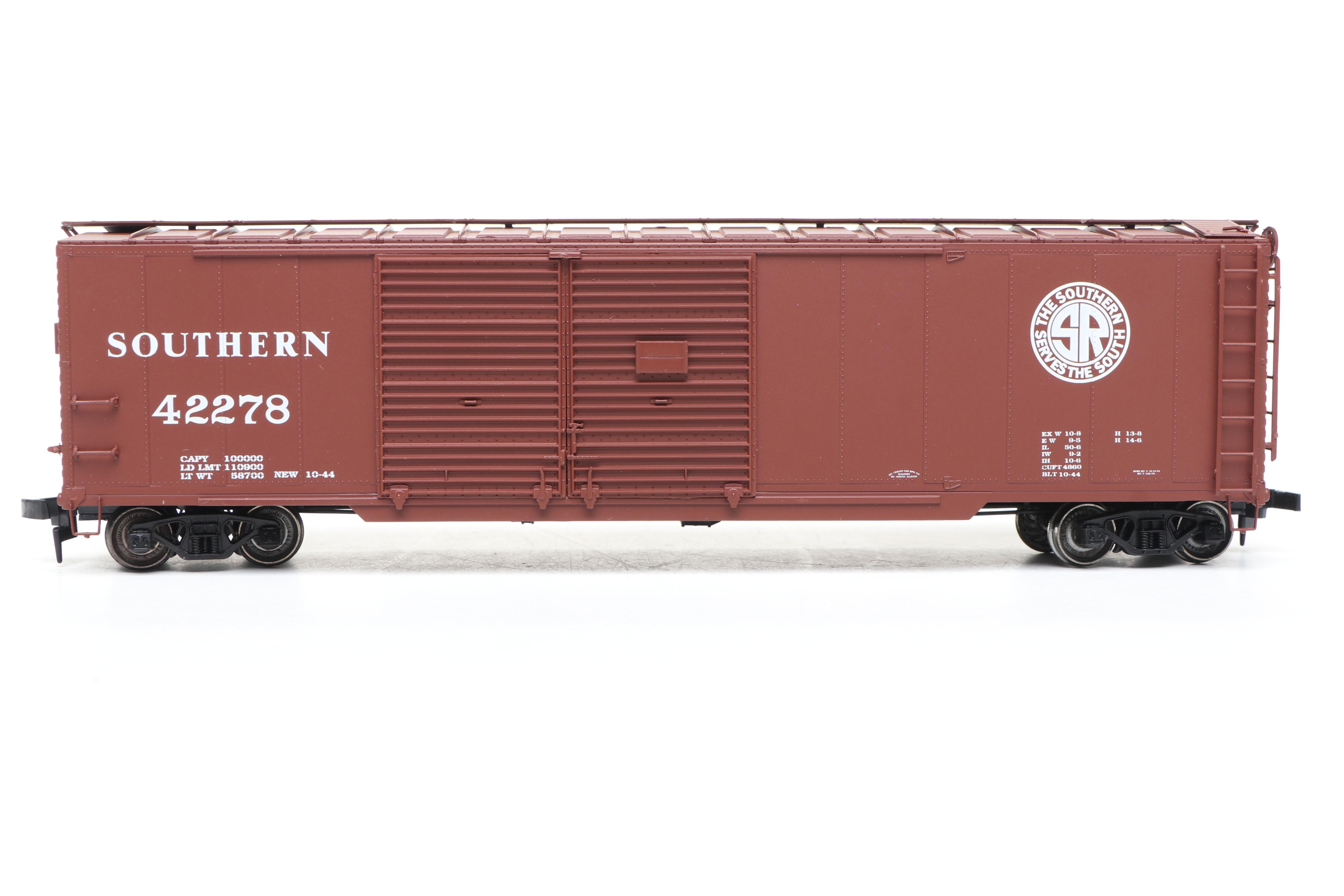 Proto Series 2000 HO Scale E7 Locomotive and More Train Cars
