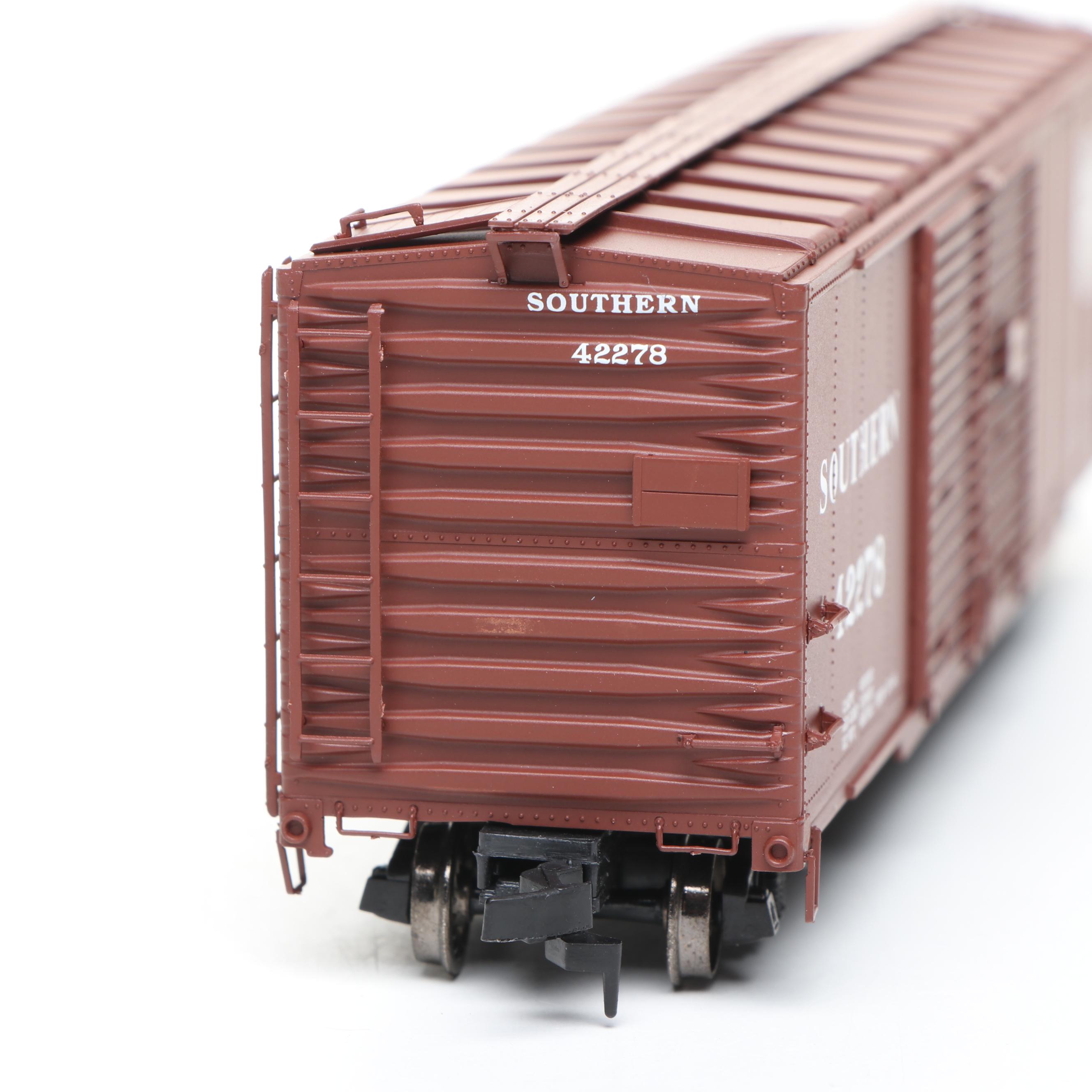 Proto Series 2000 HO Scale E7 Locomotive and More Train Cars