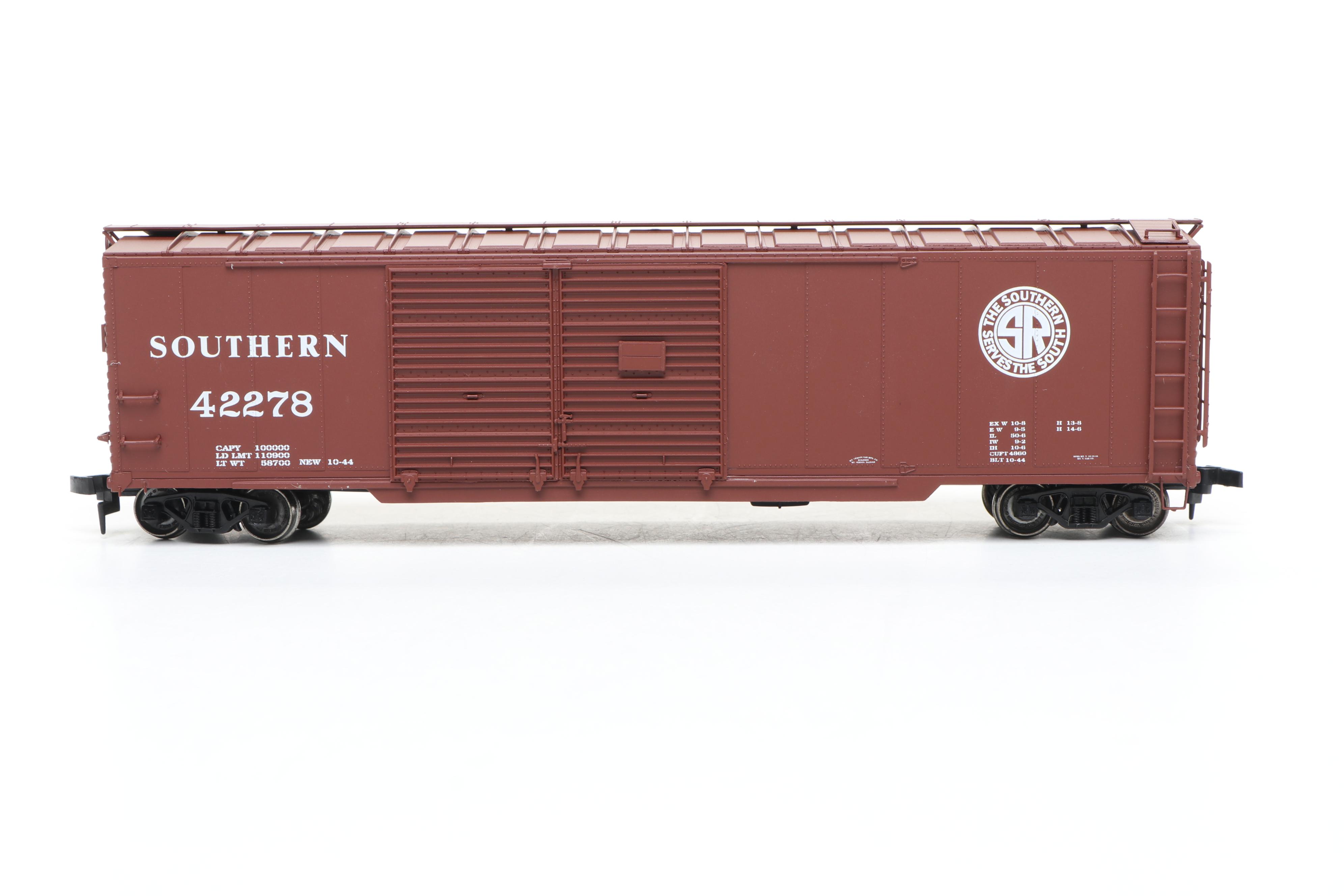 Proto Series 2000 HO Scale E7 Locomotive and More Train Cars