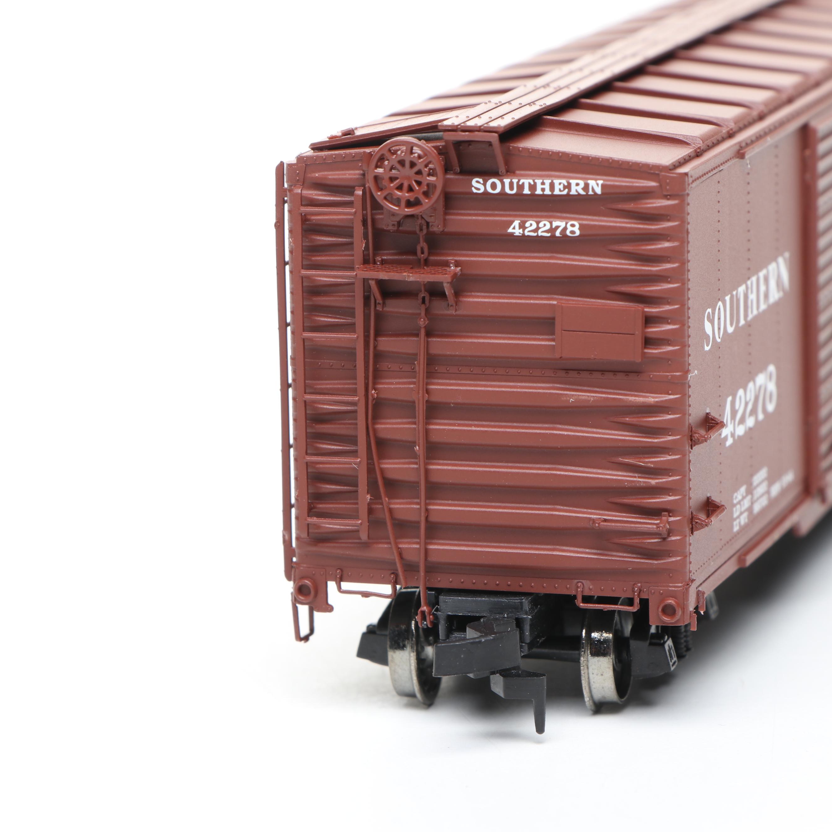 Proto Series 2000 HO Scale E7 Locomotive and More Train Cars