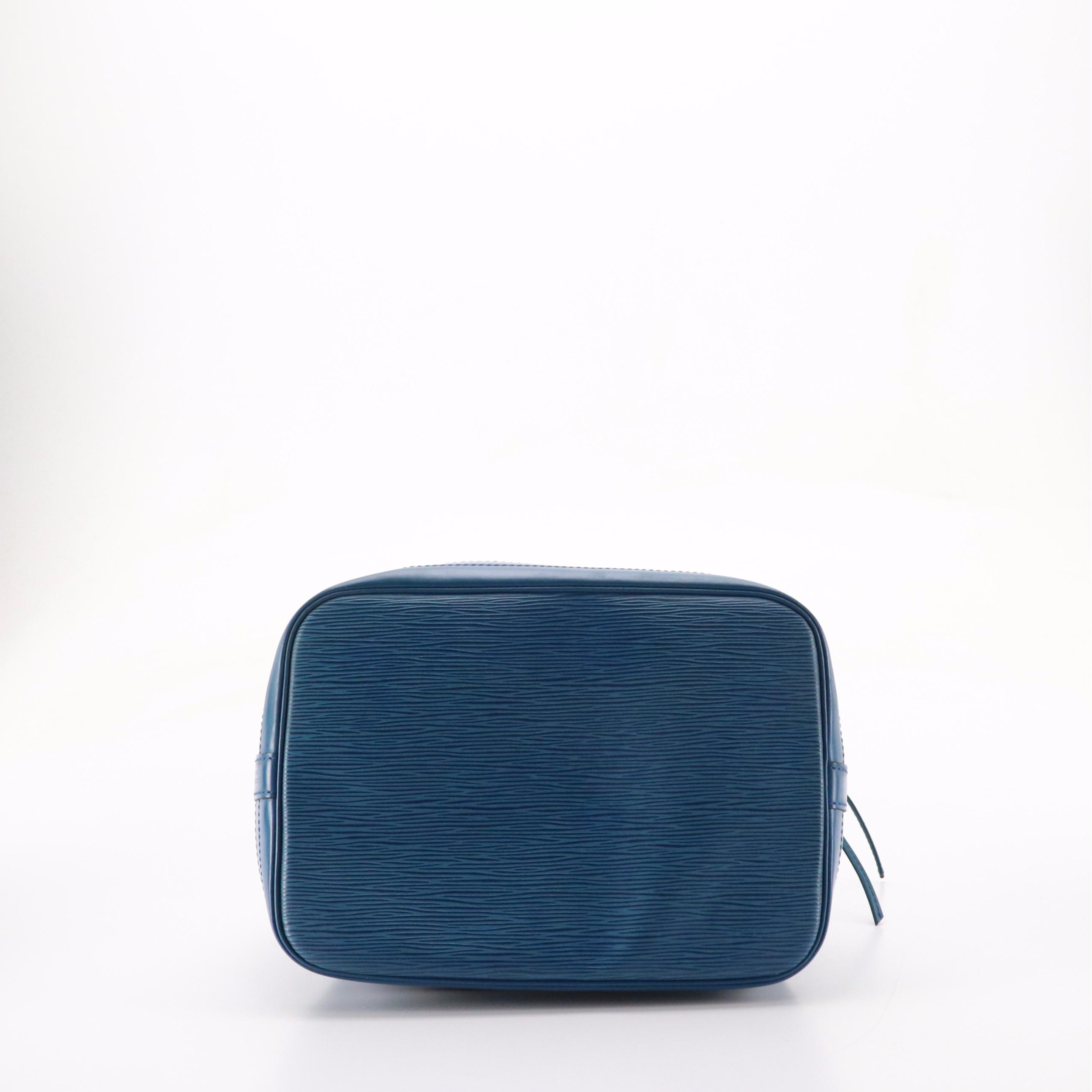 Louis Vuitton Noé Drawstring Bag in Toledo Blue Epi/Smooth Leather