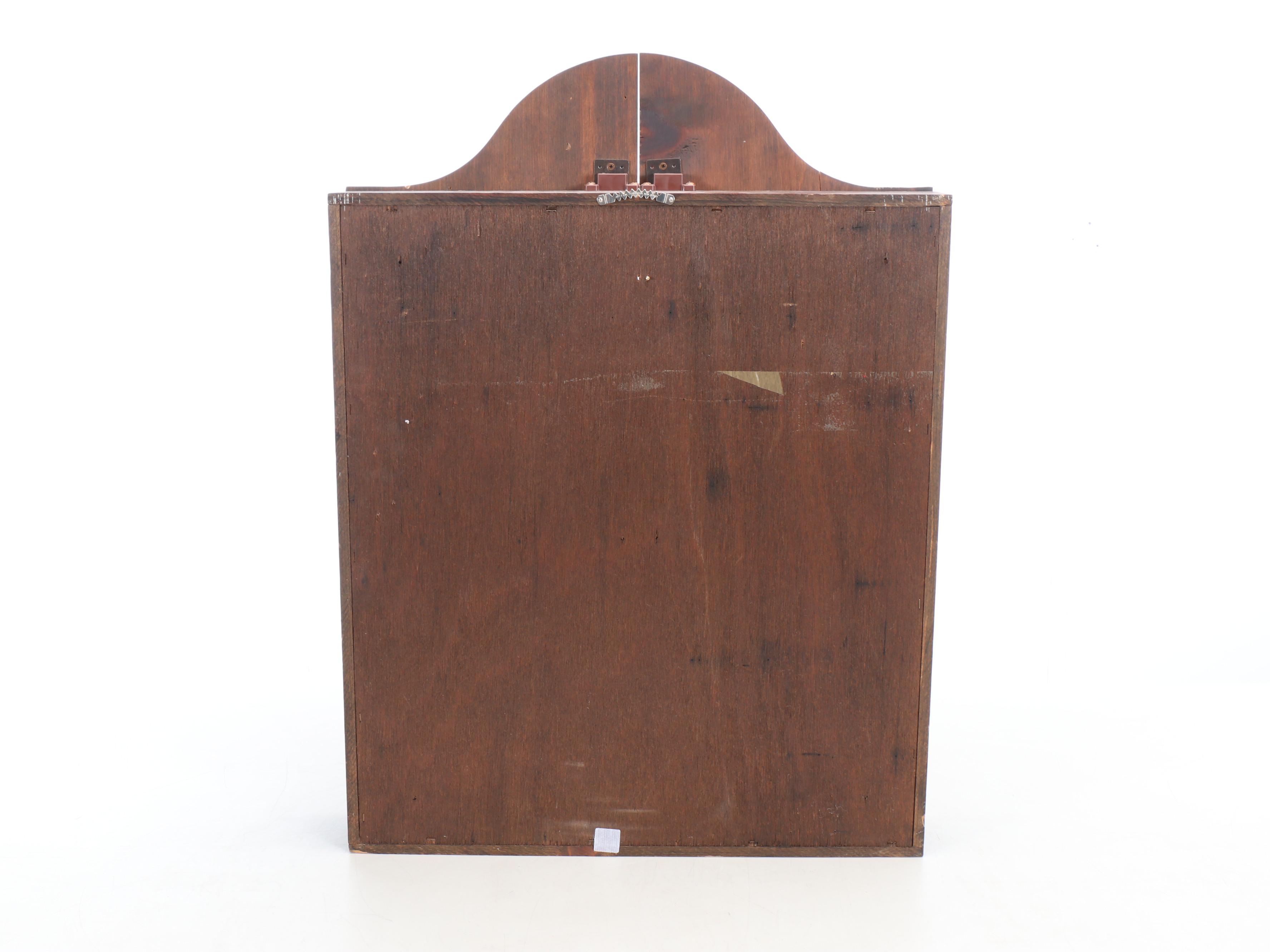 Buckingham Arms Grog Ale Dartboard Cabinet with Other Dartboard and Darts