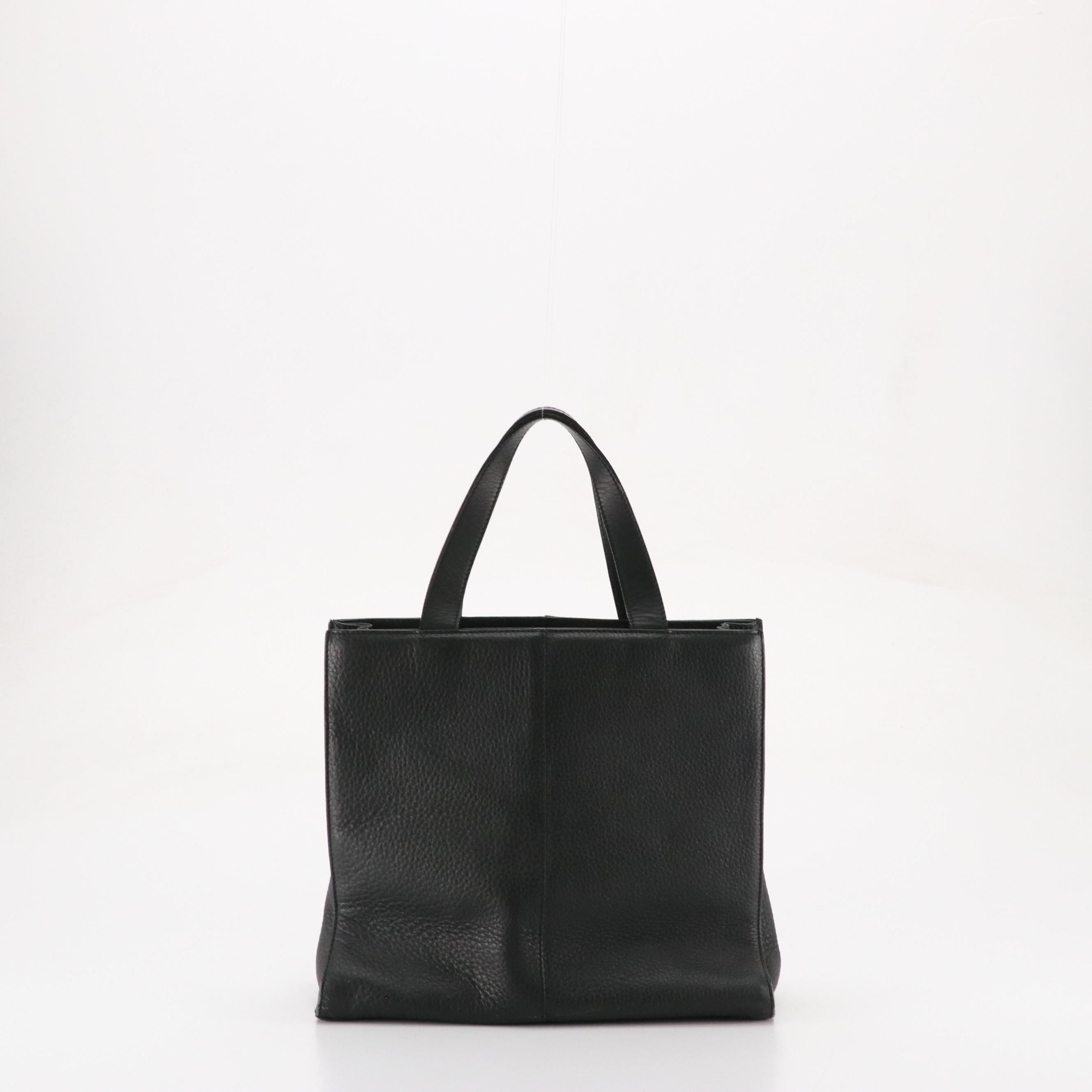 Burberrys Handbag Tote in Black Grained Calfskin Leather