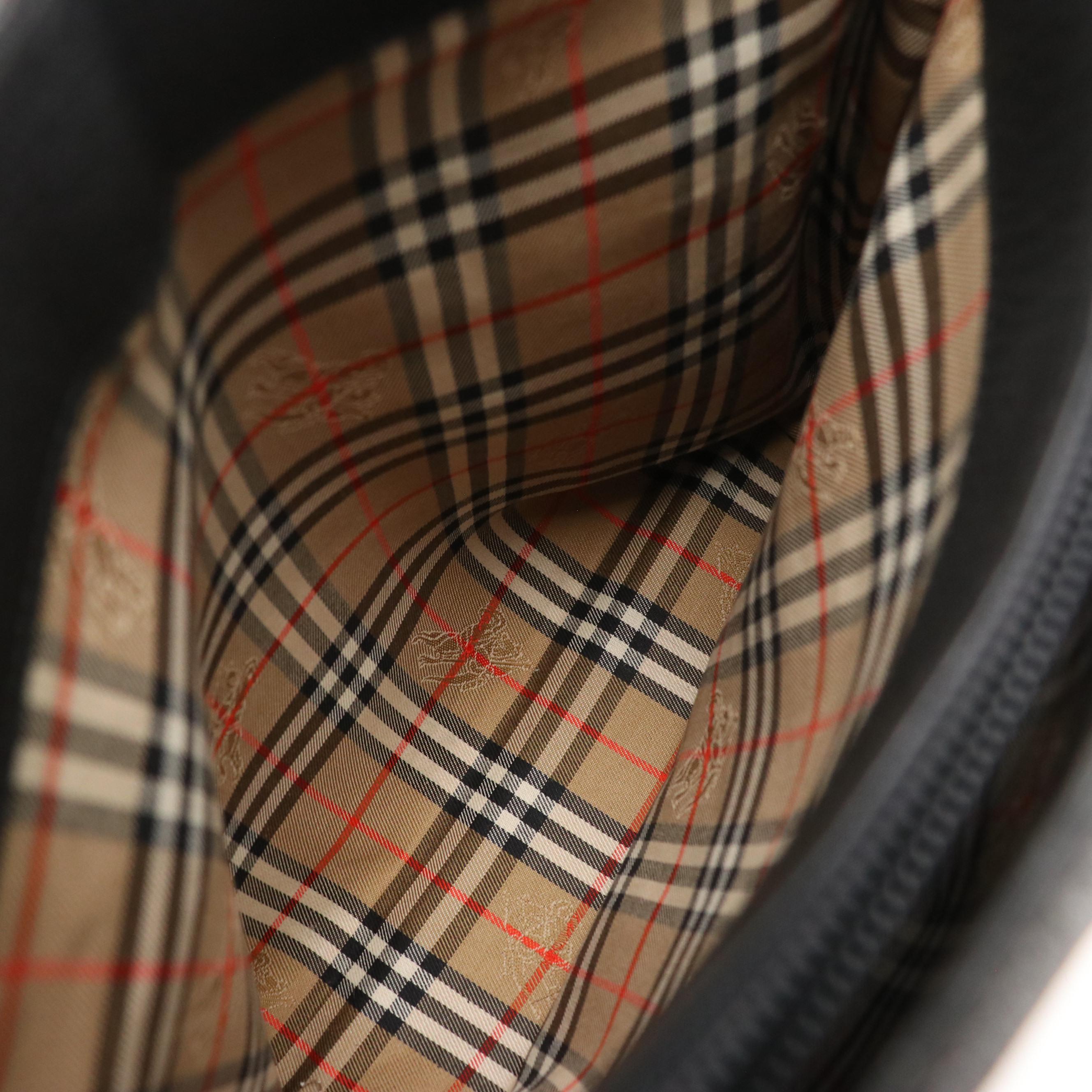 Burberrys Handbag Tote in Black Grained Calfskin Leather