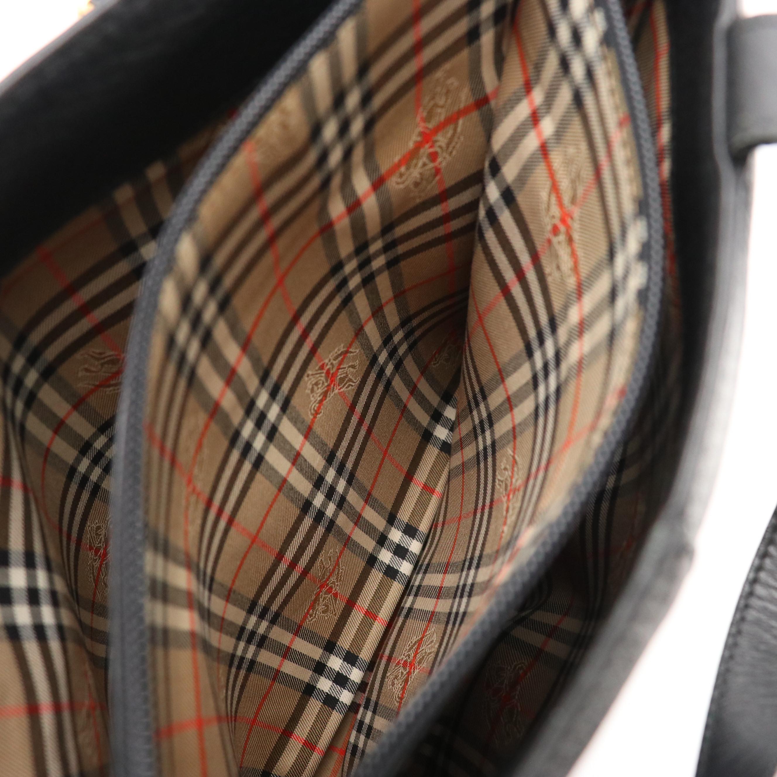 Burberrys Handbag Tote in Black Grained Calfskin Leather