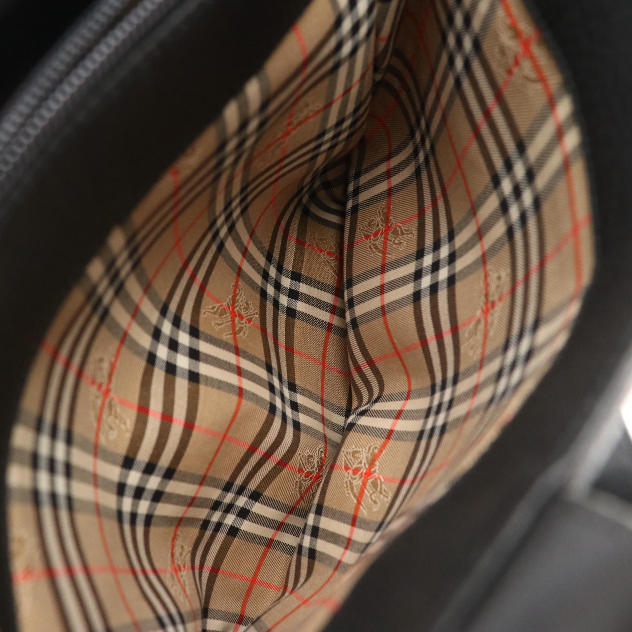 Burberrys Handbag Tote in Black Grained Calfskin Leather