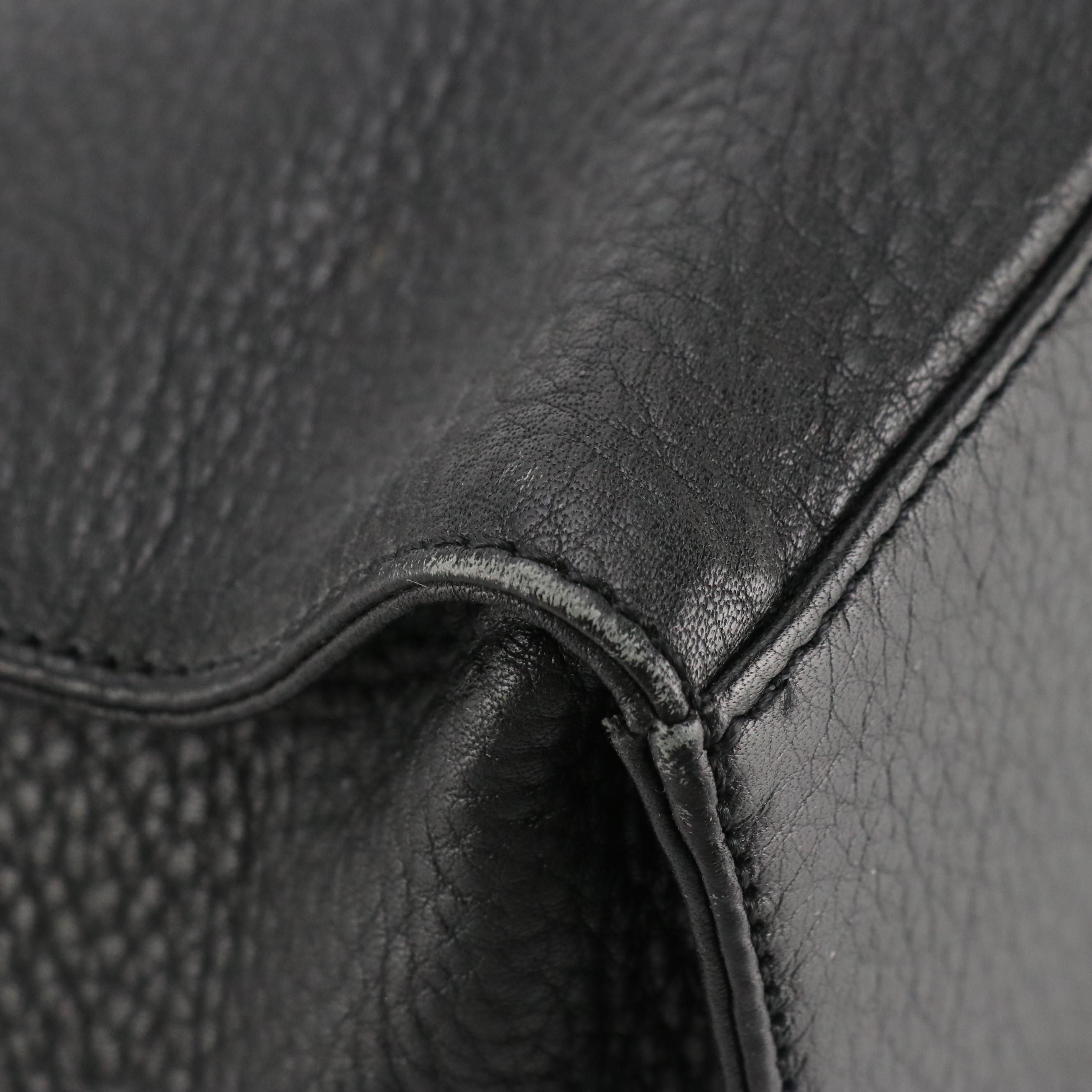Burberrys Handbag Tote in Black Grained Calfskin Leather