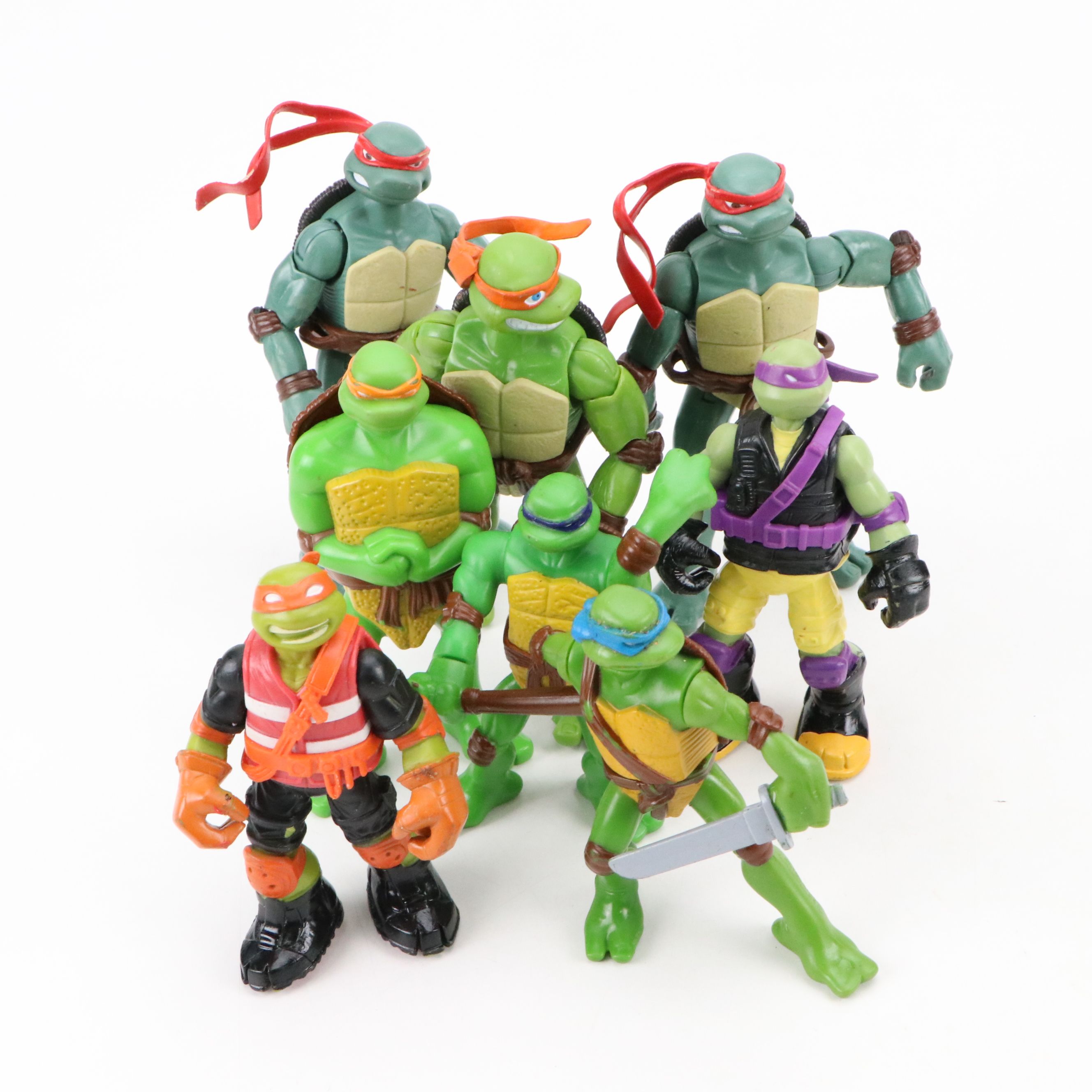 Teenage Mutant Ninja Turtles Action Figures with Lunchbox and Helmet