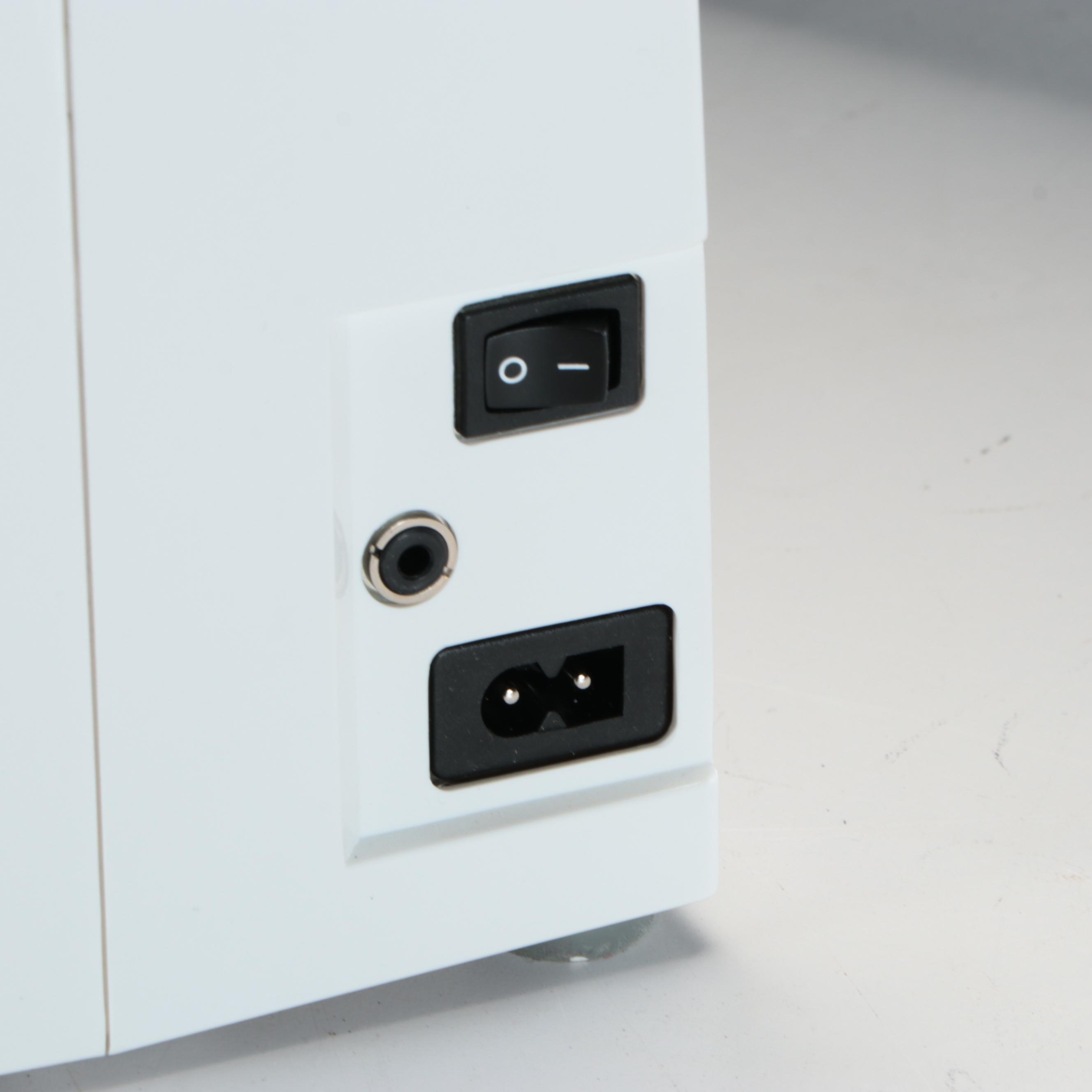 Singer "Confidence" Sewing Machine with Tapestry Wheeled Carry Case