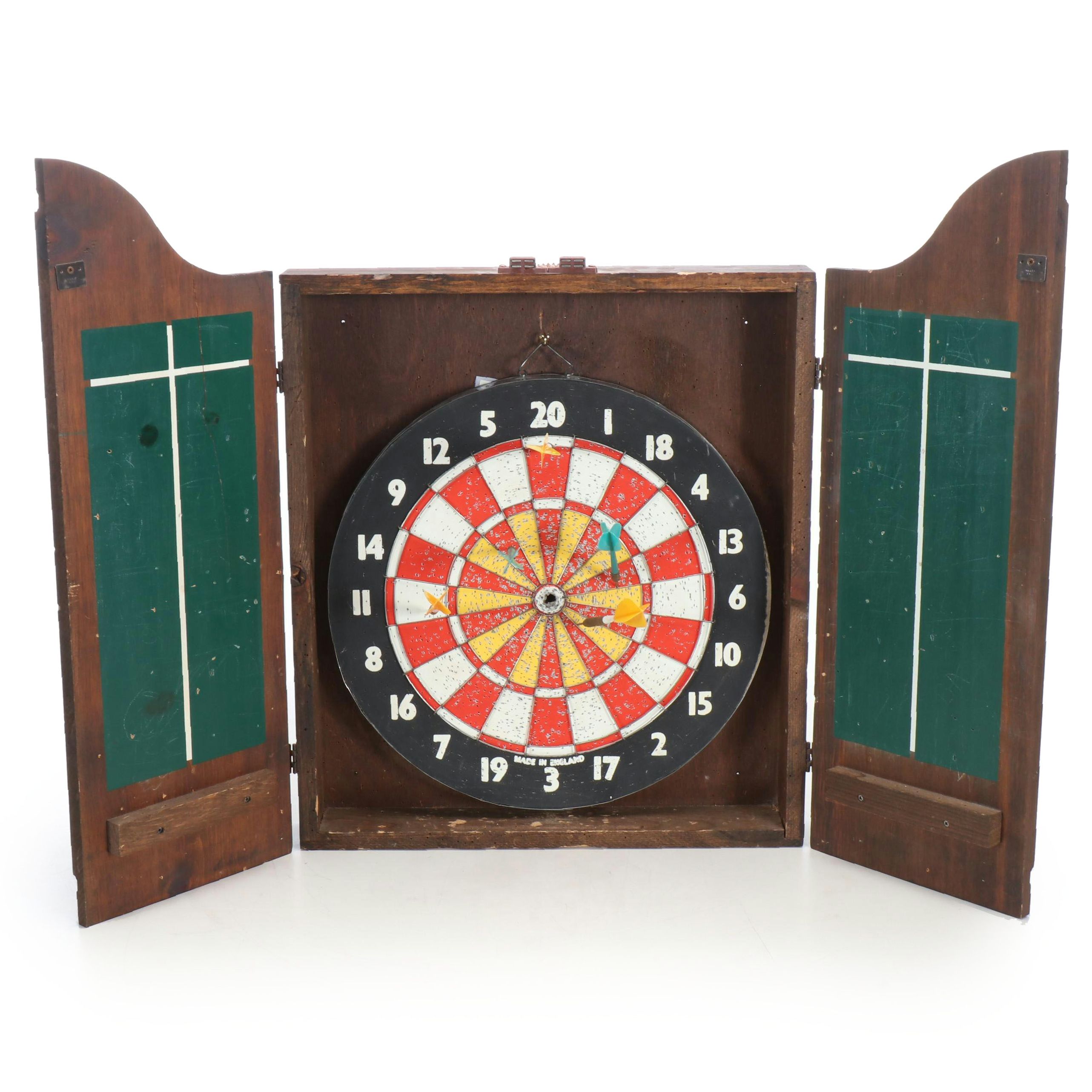 Buckingham Arms Grog Ale Dartboard Cabinet with Other Dartboard and Darts