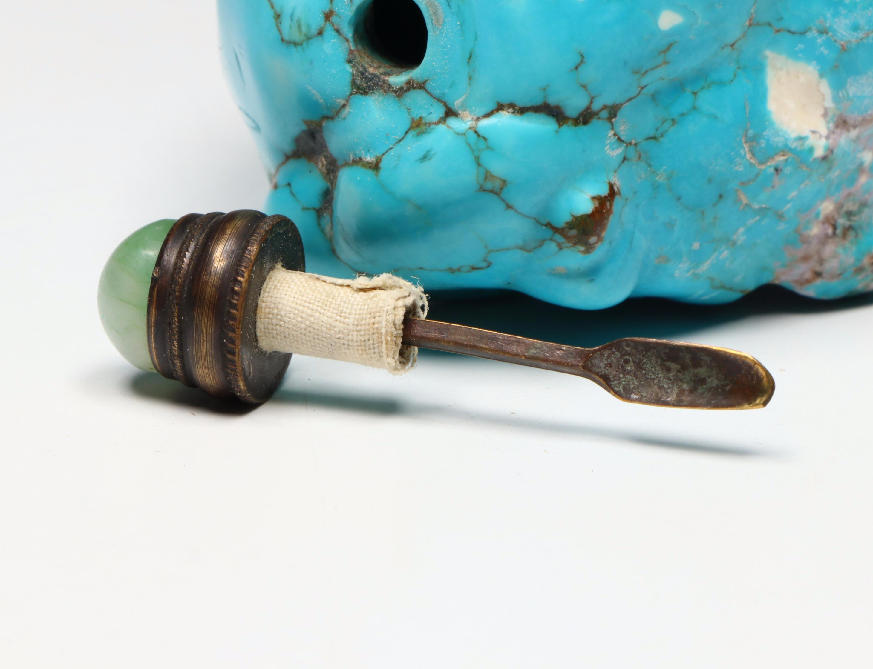 Chinese Magnesite Specimen Snuff Bottle with Quartz Lid