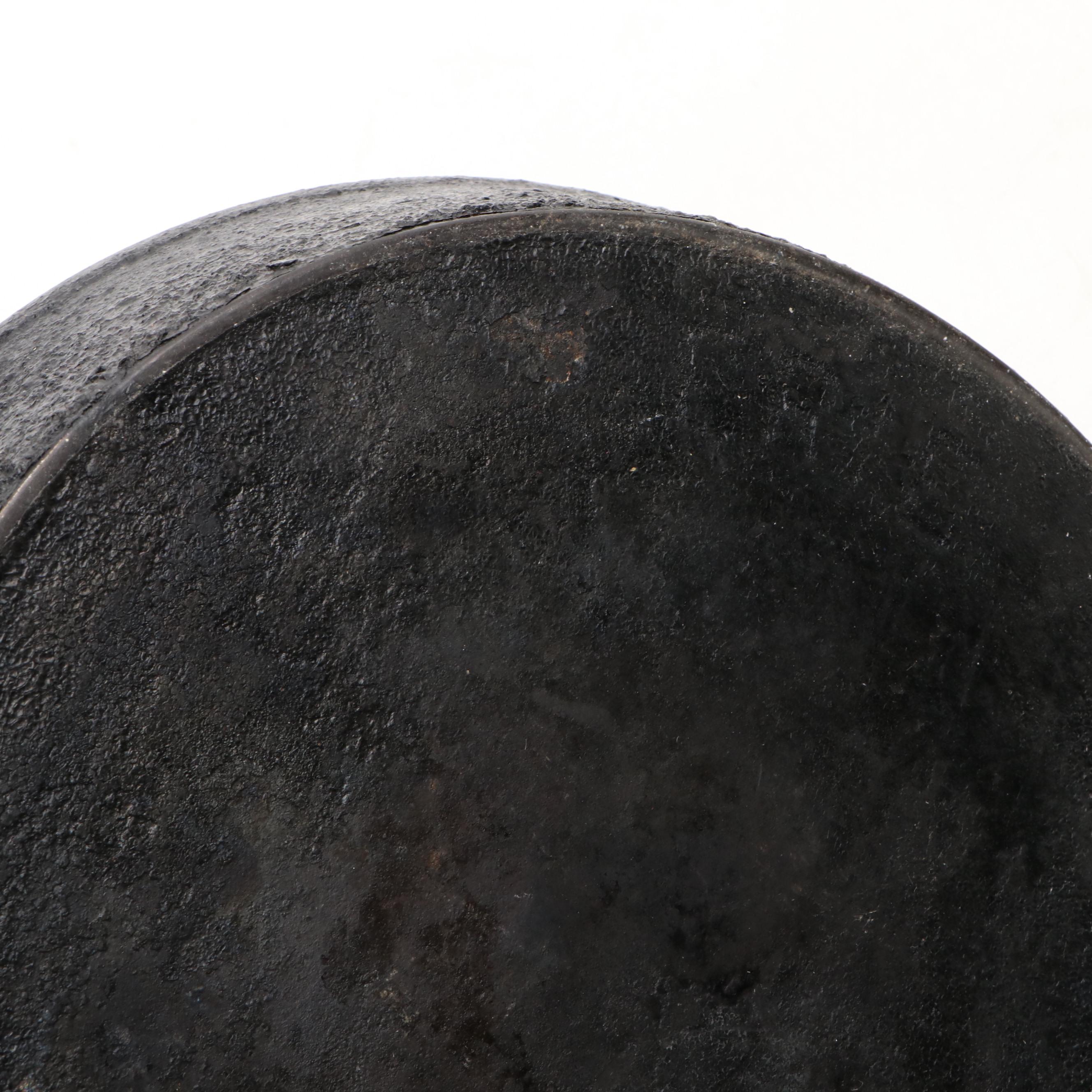 Erie Cast Iron Skillet with Lodge Perch Pan