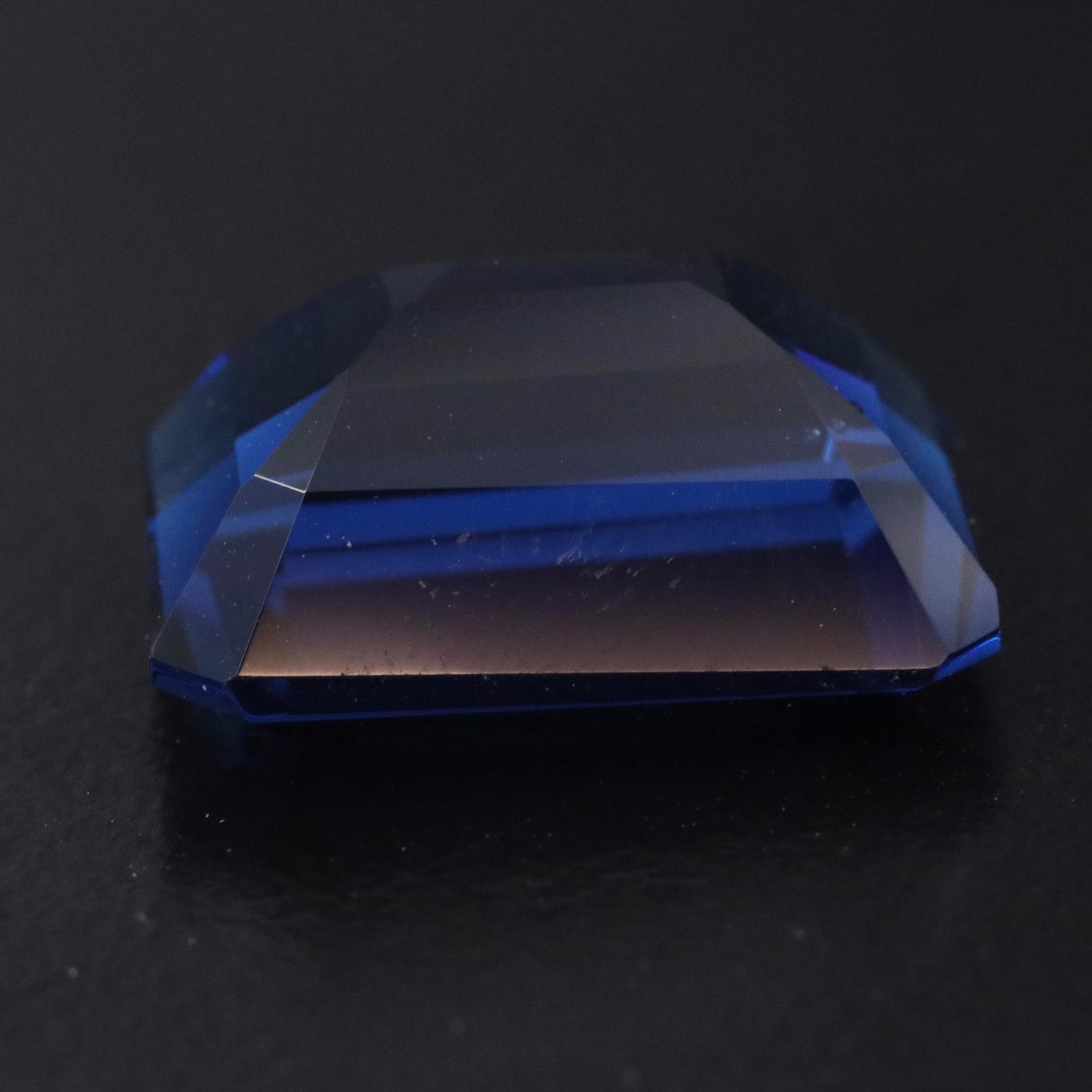 Loose 9.40 CT Glass