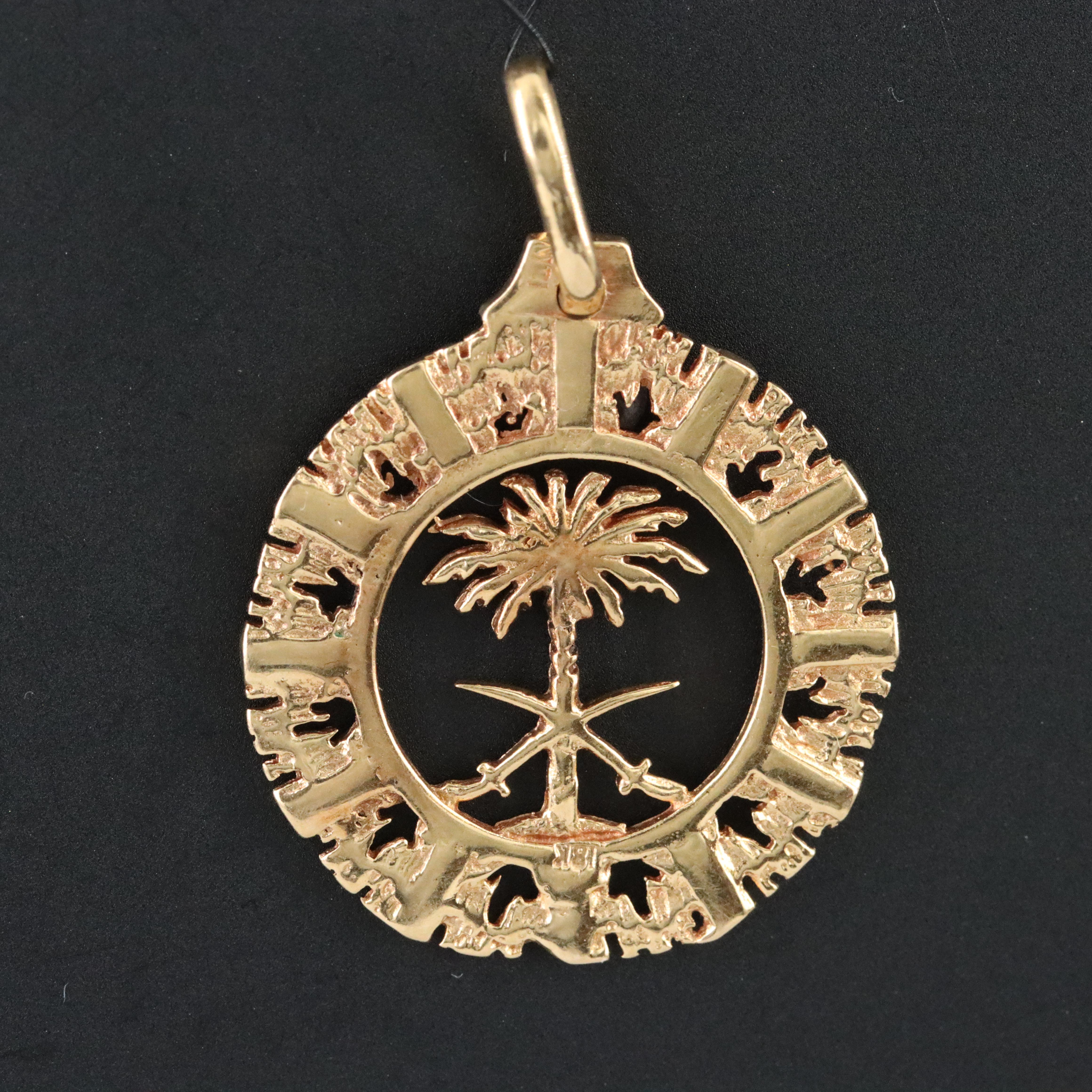 18K Saudi Arabia Emblem Pendant