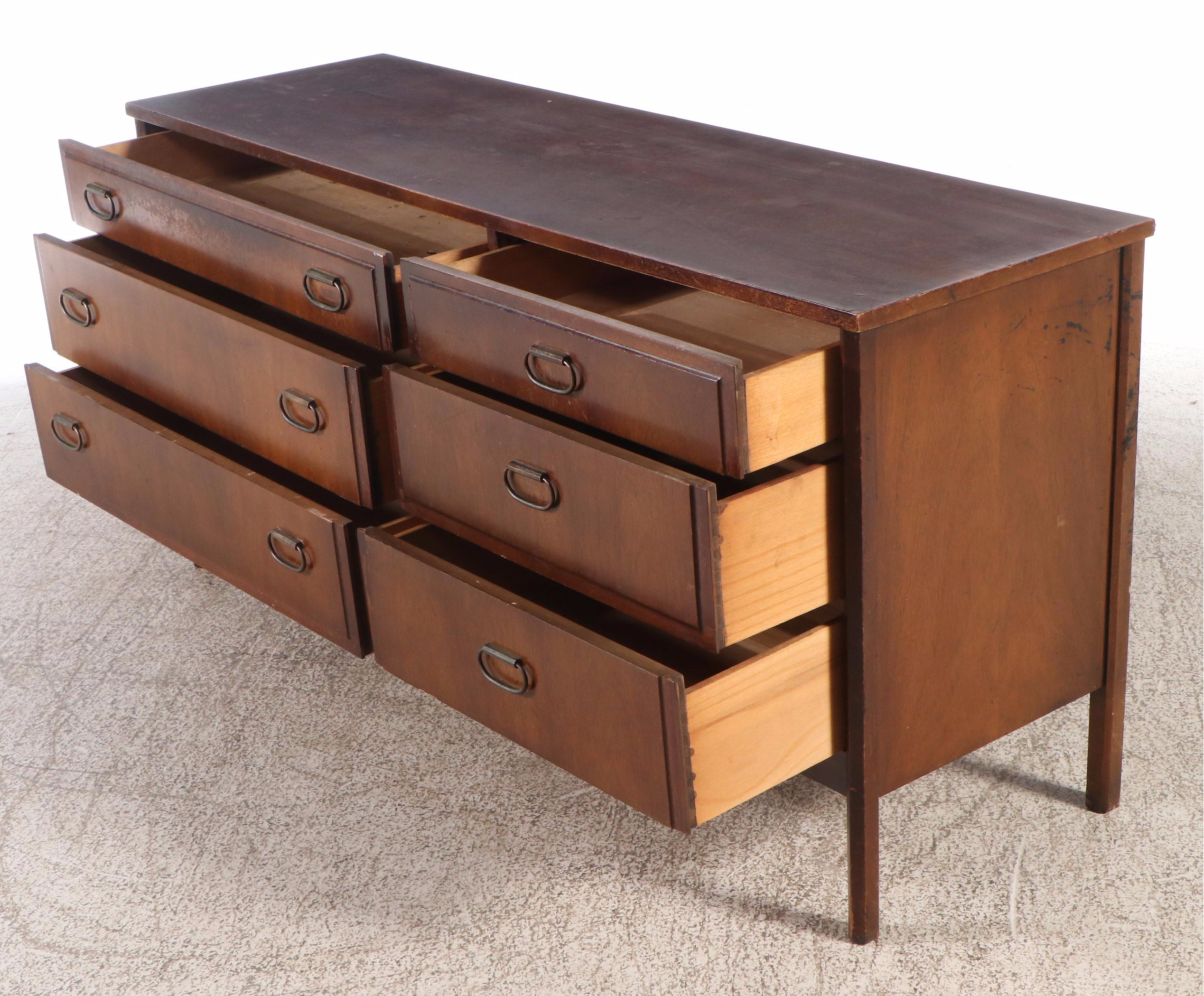 Mid Century Modern Walnut Chest of Drawers, Mid-20th Century