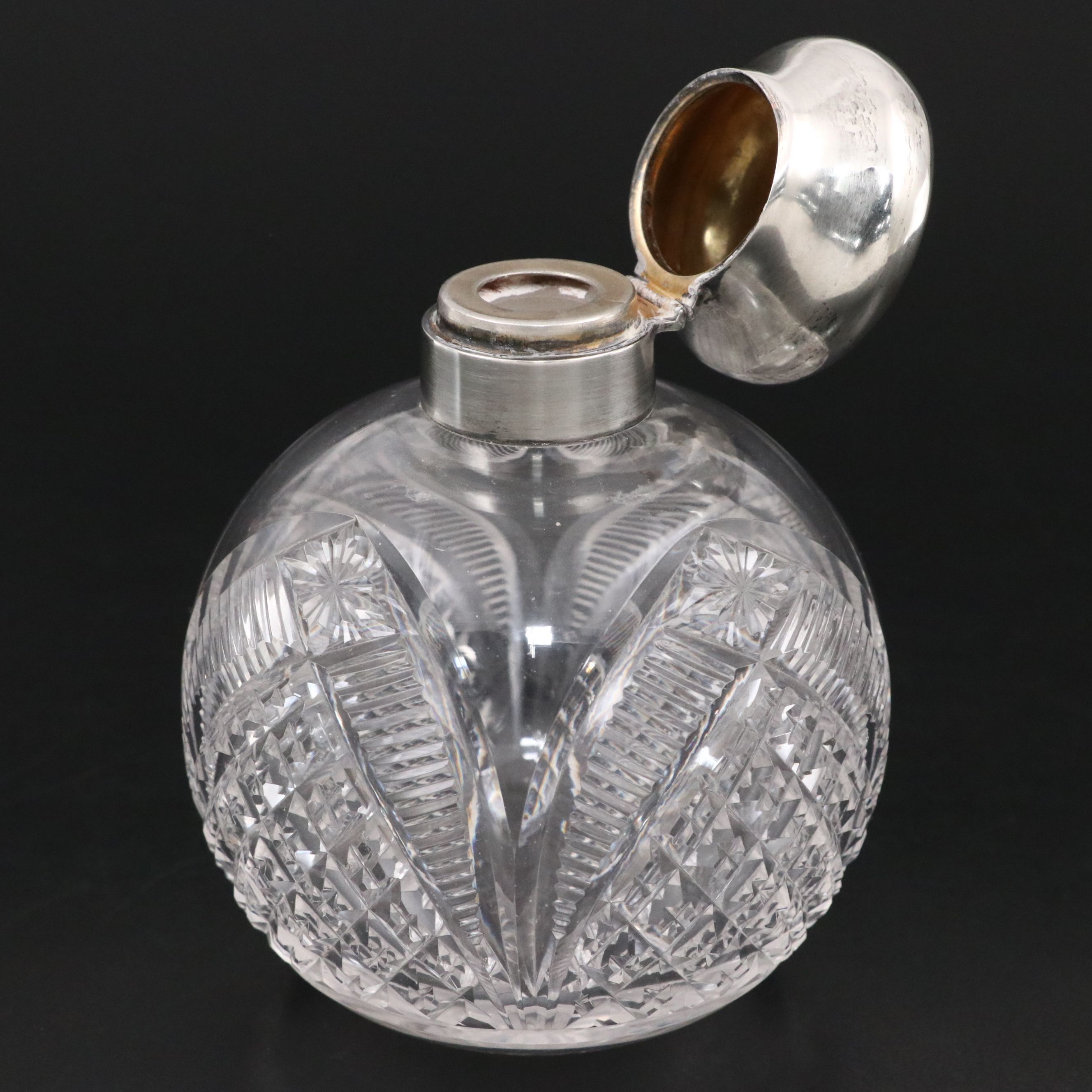 English William Comyns Sterling Silver and Cut Glass Scent Bottle, 1908