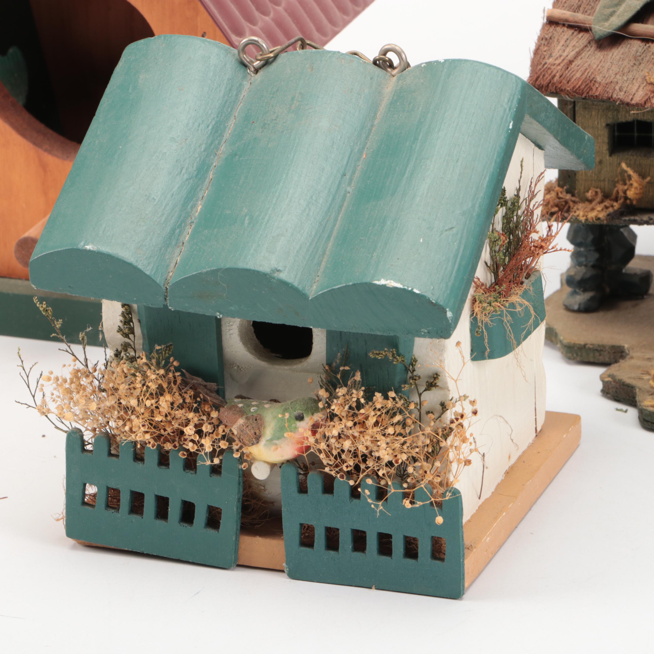 Paint-Decorated Wood Birdhouses with Rustic Style Kitchen Décor