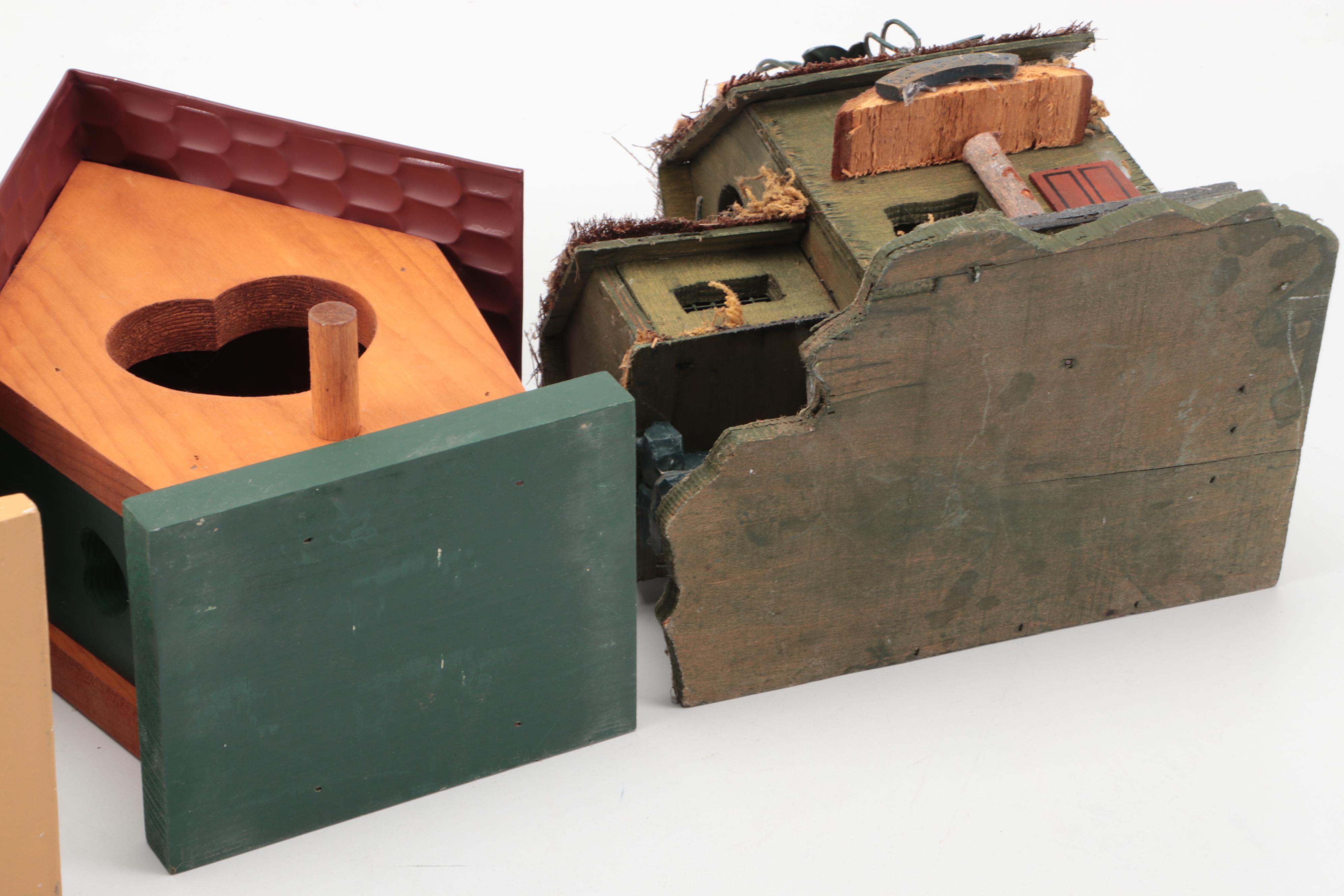 Paint-Decorated Wood Birdhouses with Rustic Style Kitchen Décor