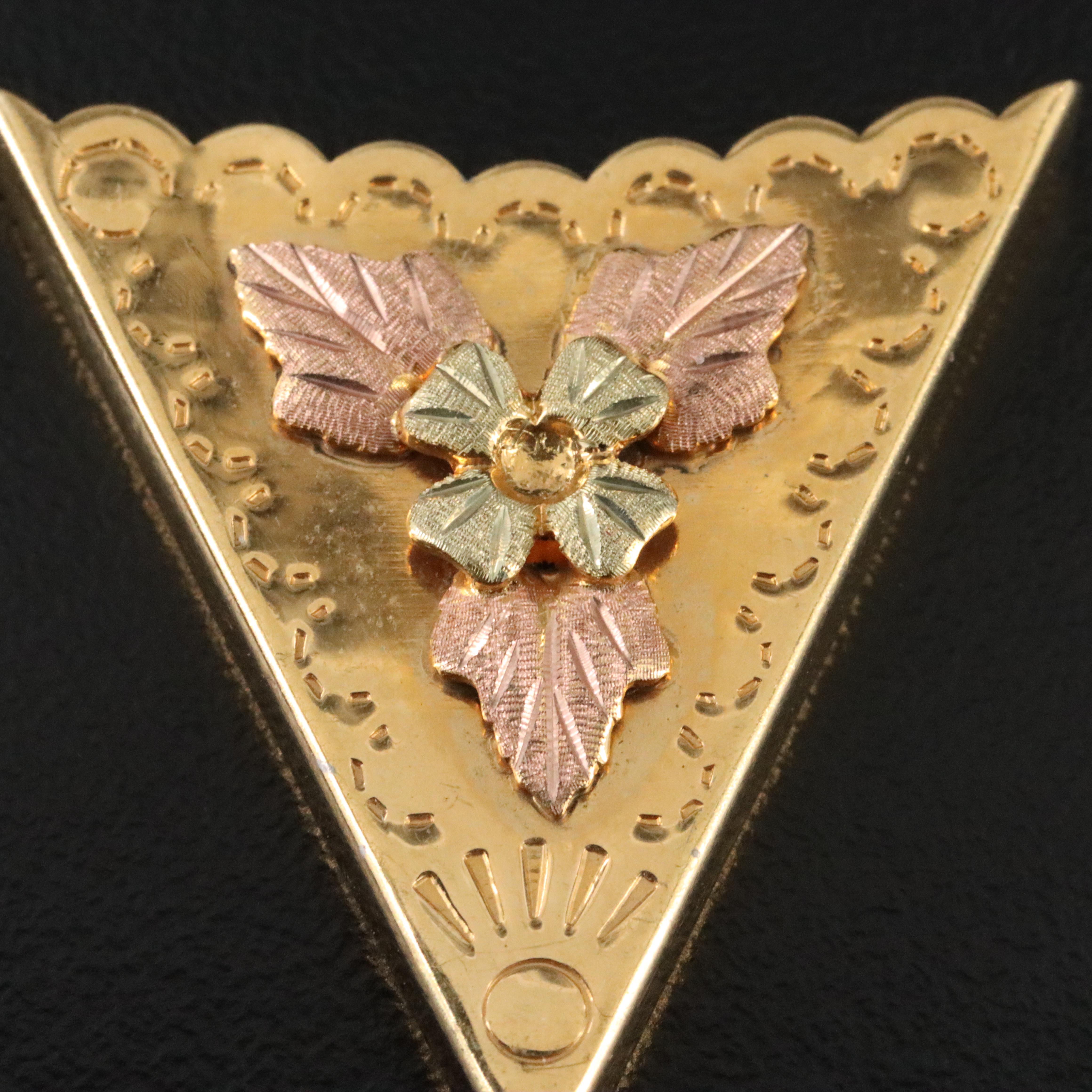 Collar Tips with Rose and Green Accents