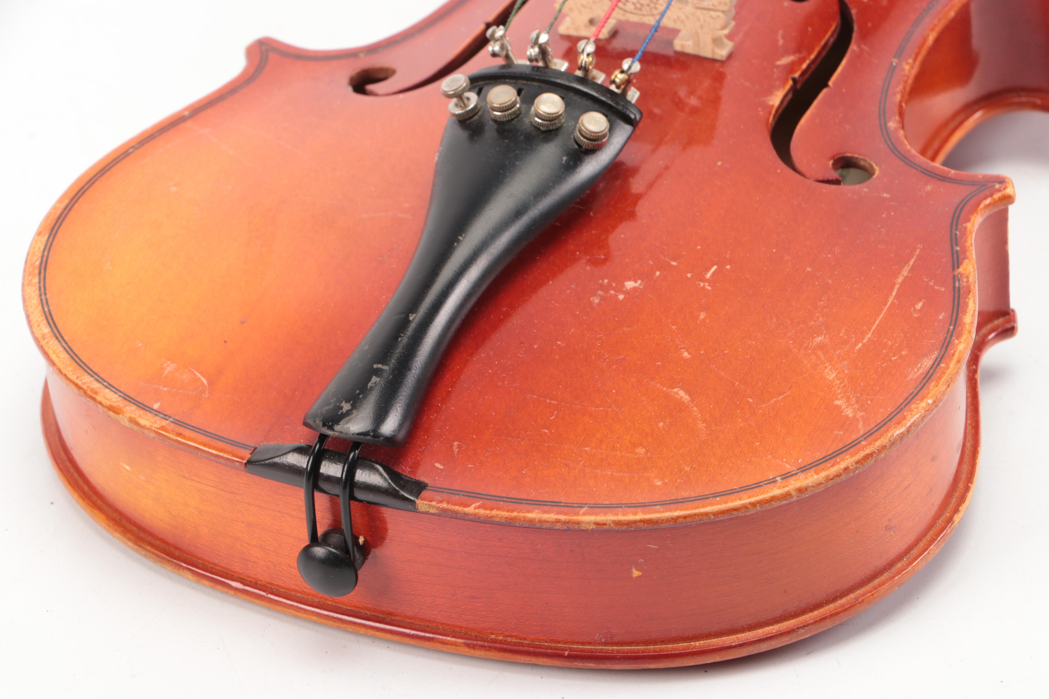 Suzuki 3/4 Violin with Dark Brown Tolex Travel Case