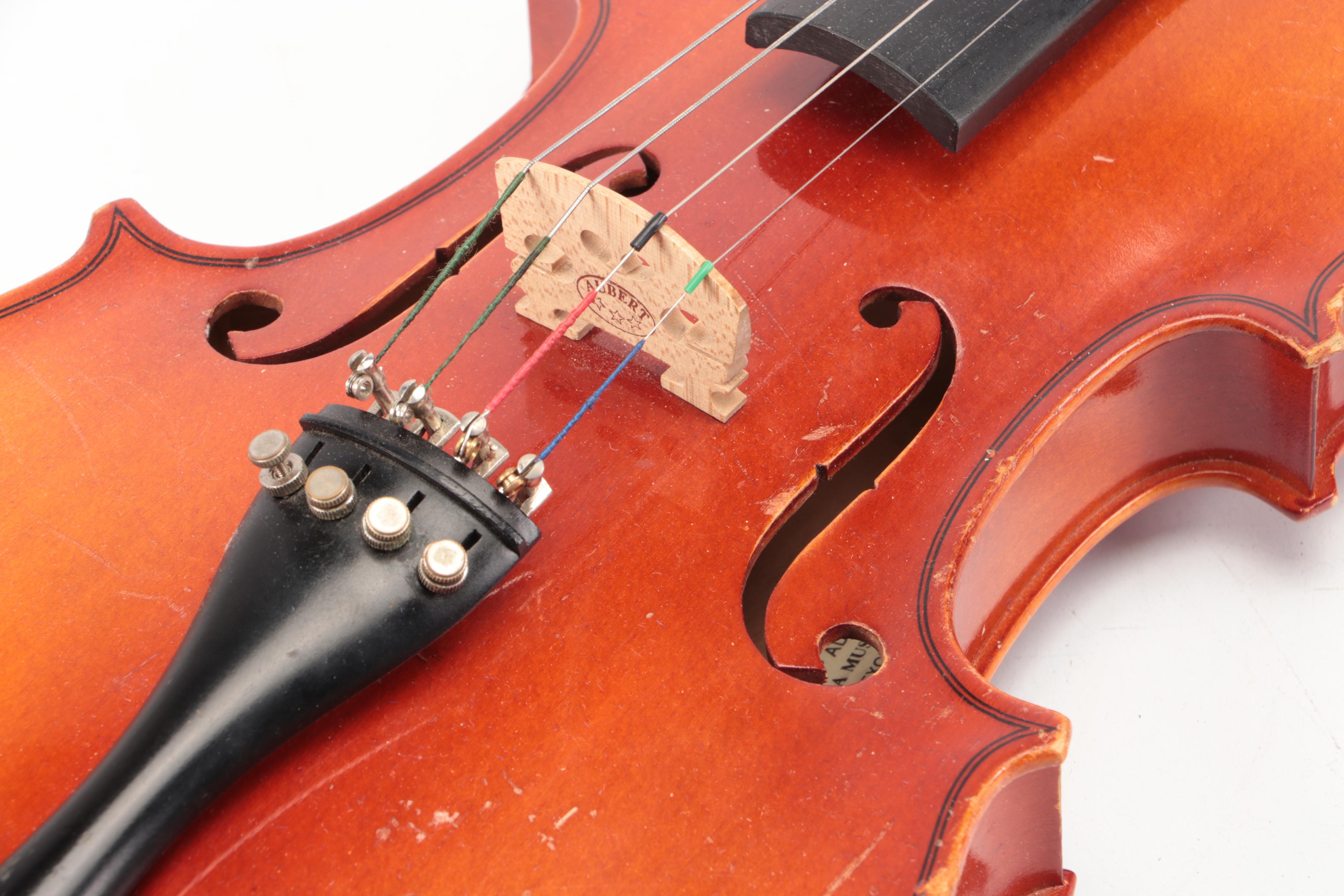 Suzuki 3/4 Violin with Dark Brown Tolex Travel Case