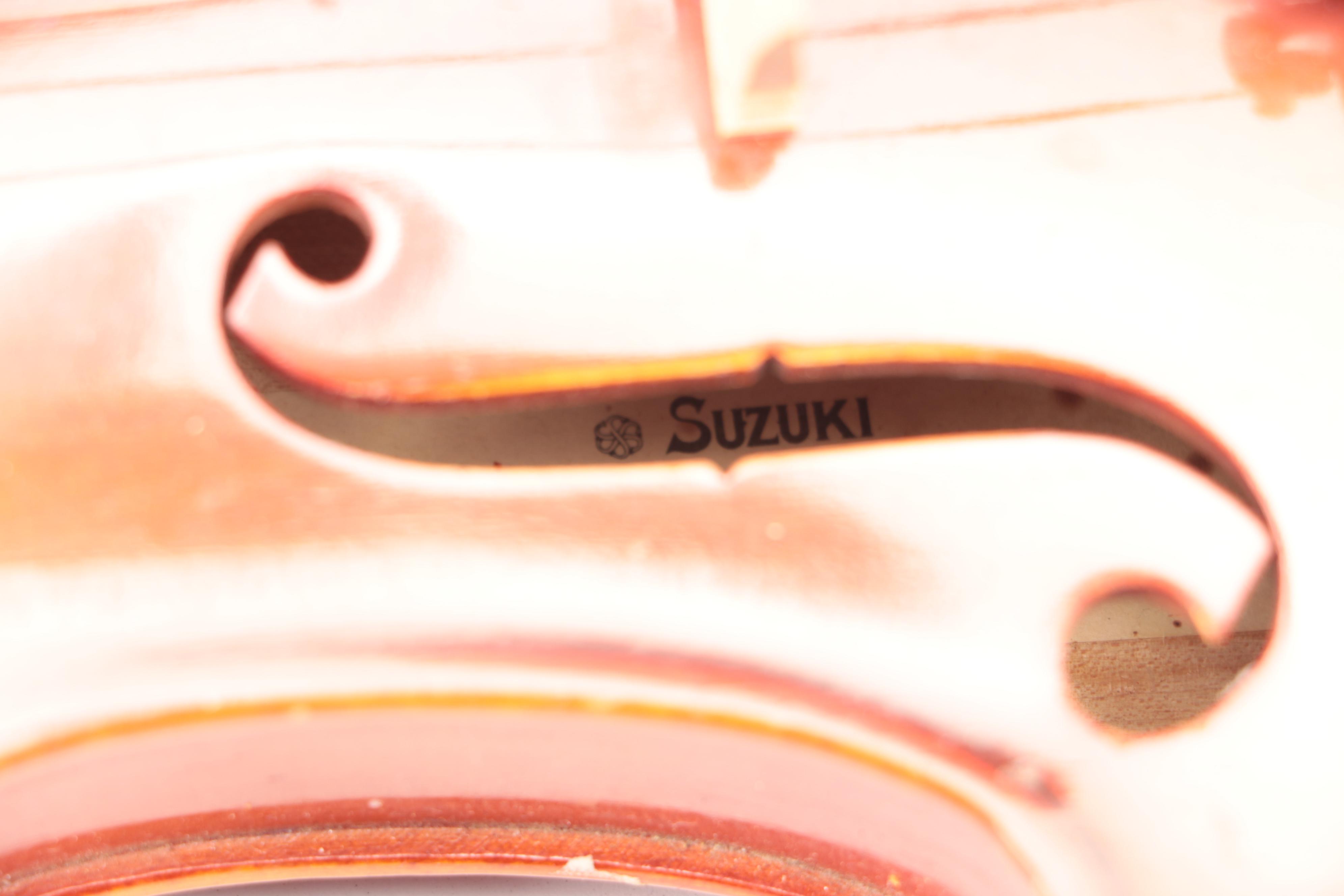 Suzuki 3/4 Violin with Dark Brown Tolex Travel Case