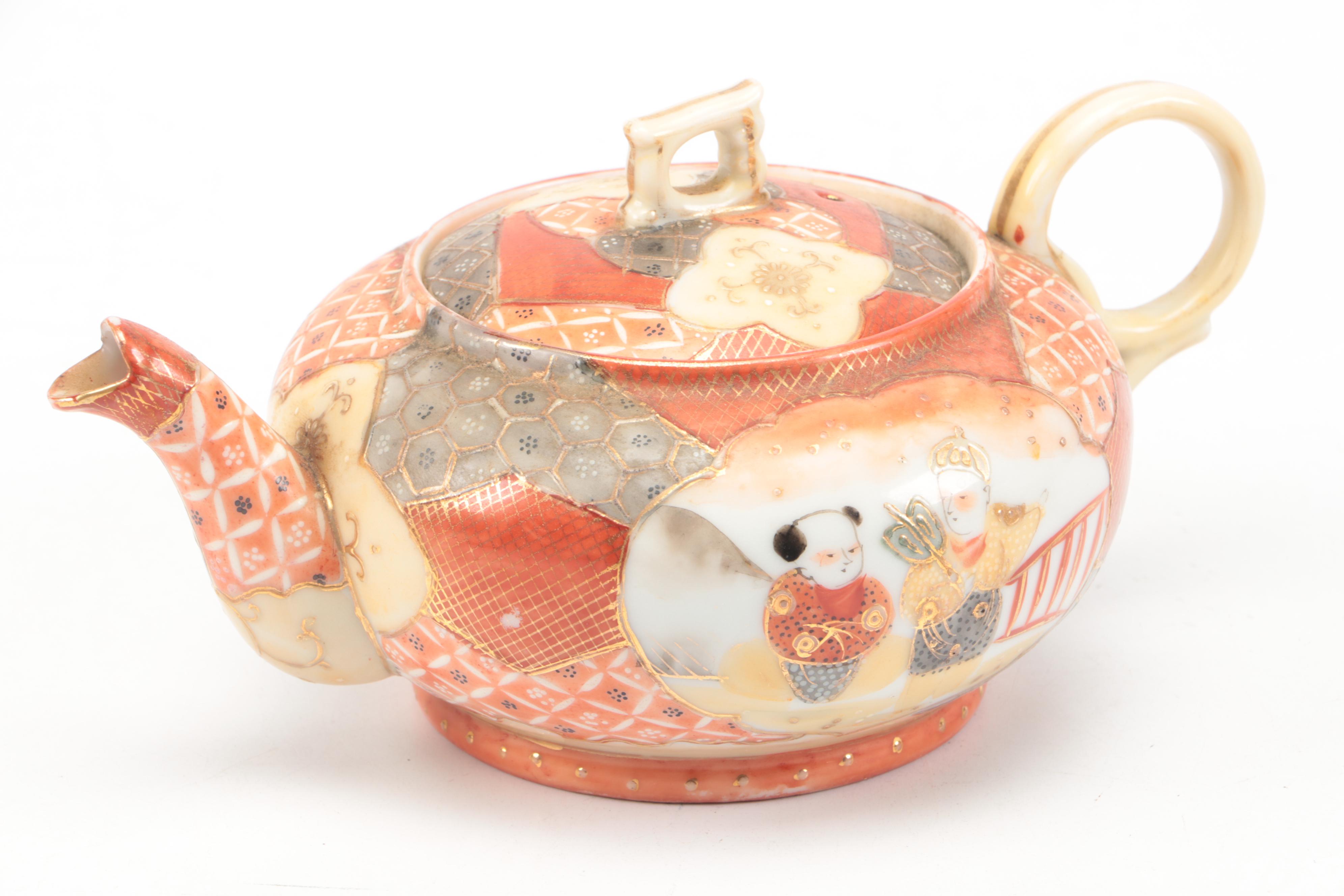 Japanese Kutani Porcelain Teapot and Sugar Bowl, Early 20th Century