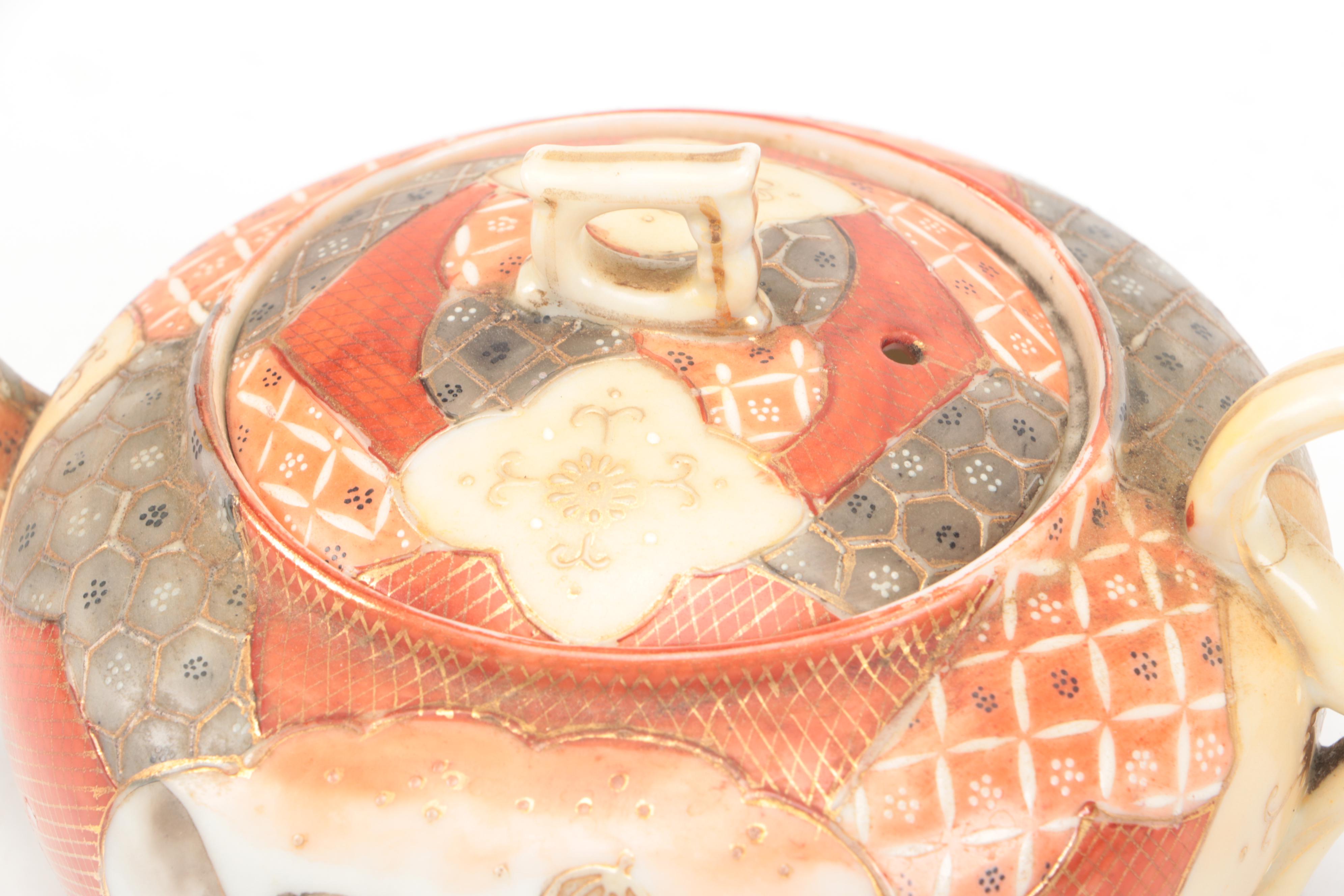 Japanese Kutani Porcelain Teapot and Sugar Bowl, Early 20th Century