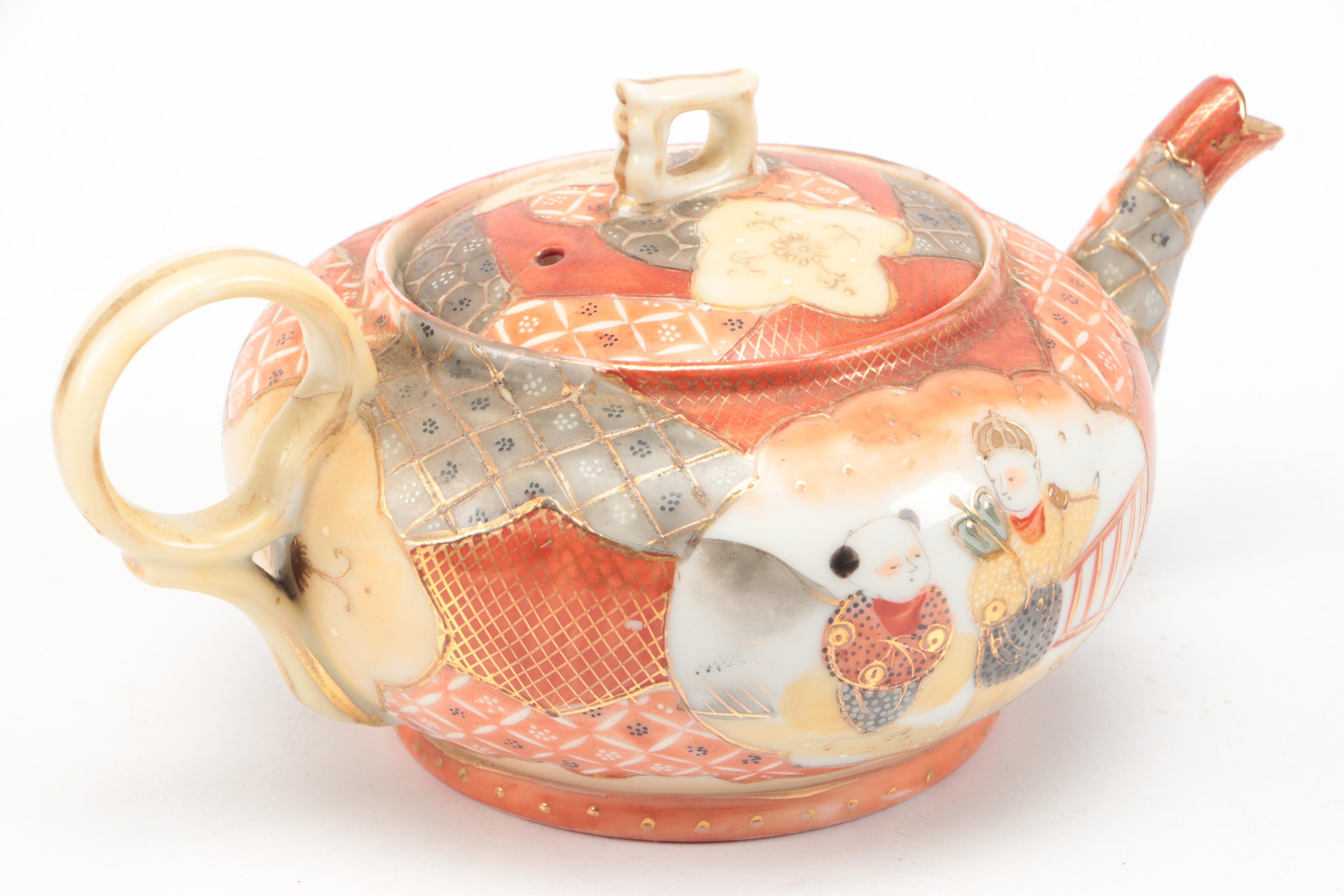 Japanese Kutani Porcelain Teapot and Sugar Bowl, Early 20th Century
