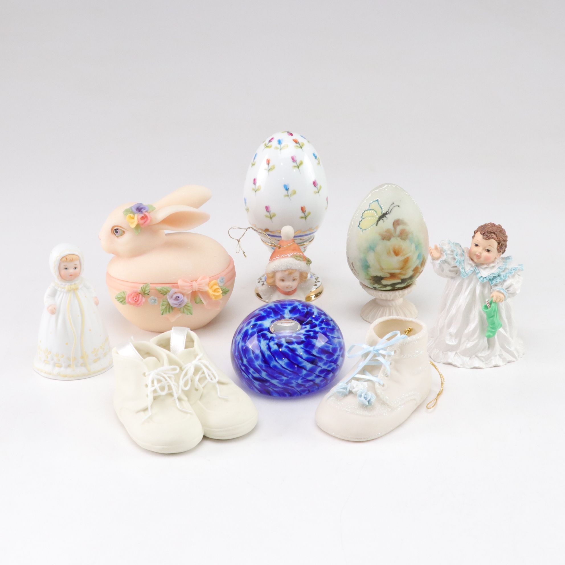 Grace Kemper Hand-Decorated Egg with "Holiday Surprise" and More Decor, 1980s