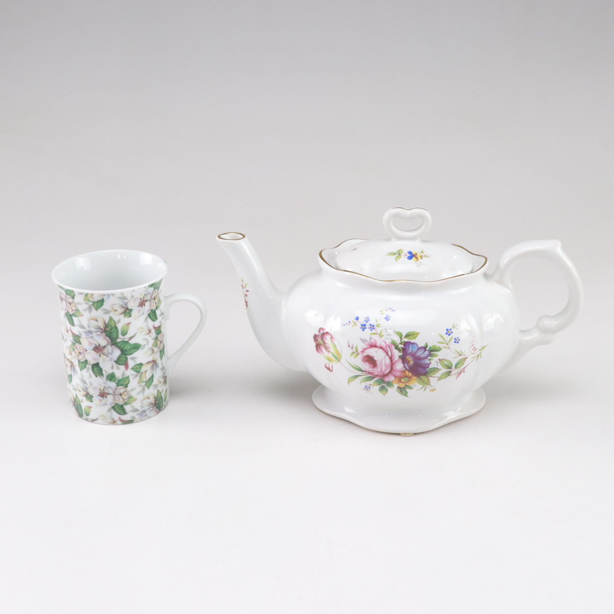 English Porcelain Teacups, Saucers & Teapot