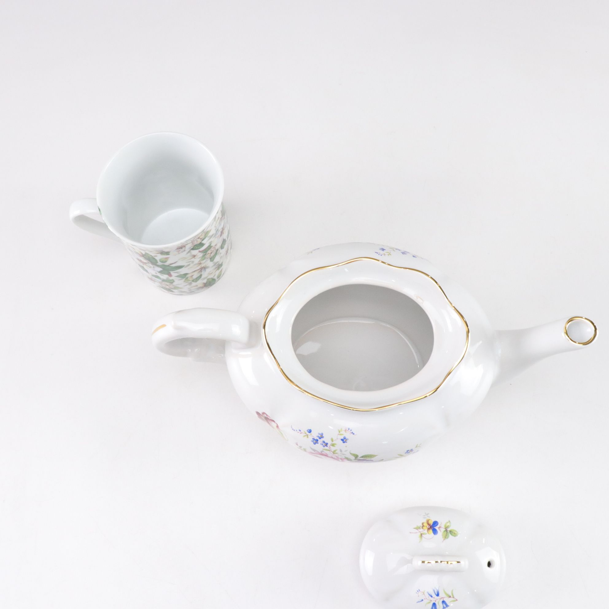 English Porcelain Teacups, Saucers & Teapot