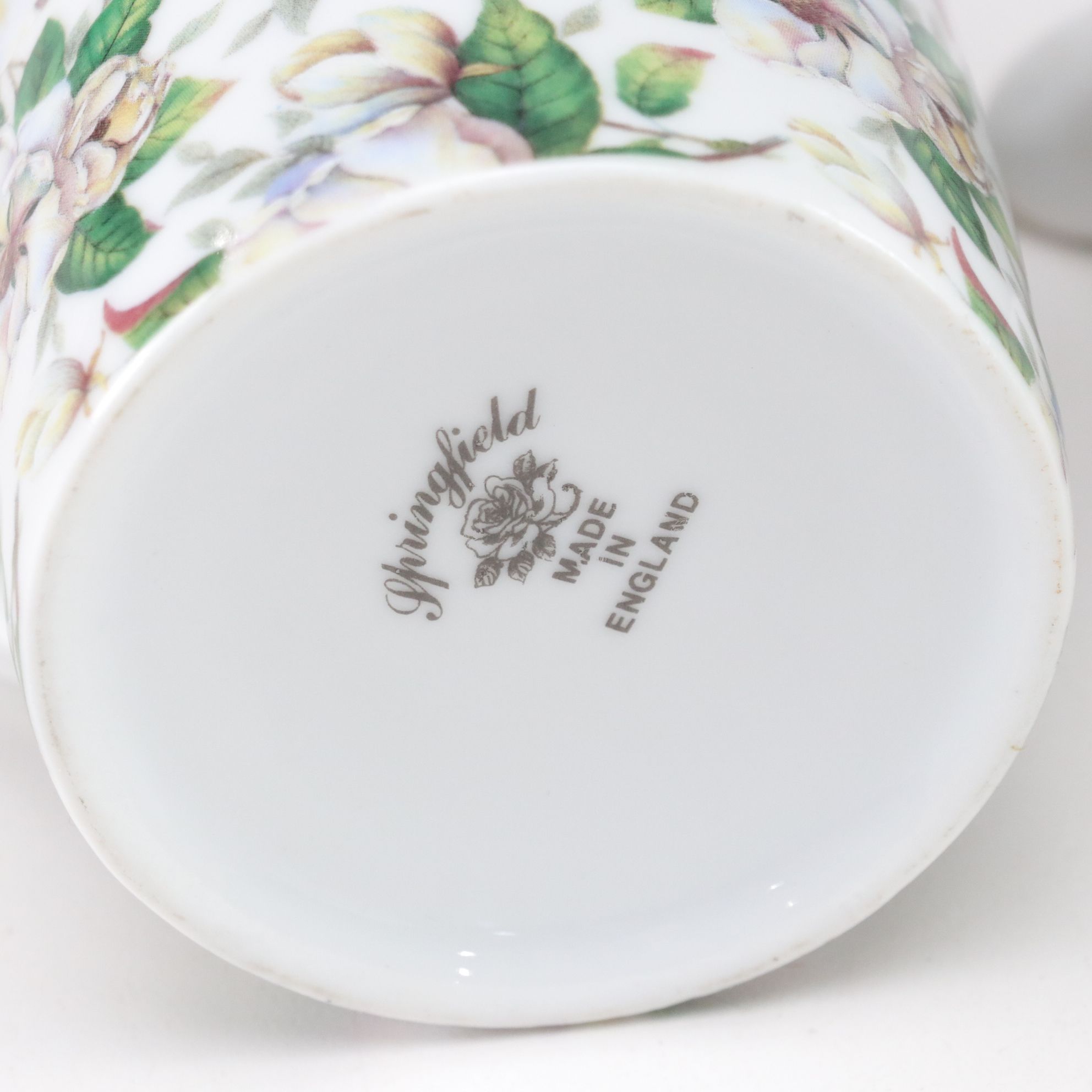 English Porcelain Teacups, Saucers & Teapot