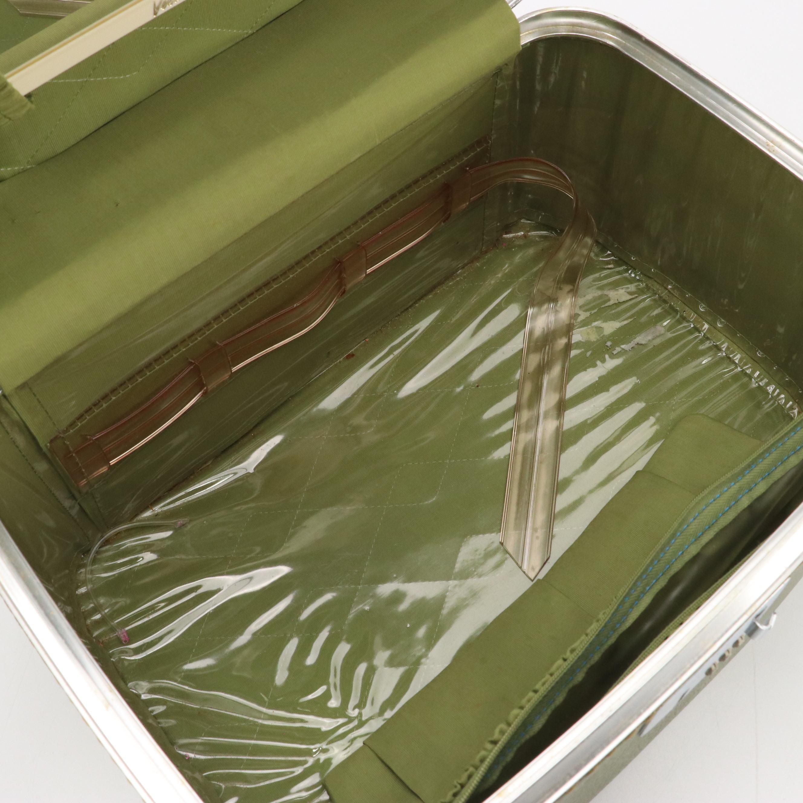 Vintage Ventura Travelware Locking Cosmetic & Travel Bags in Green Leather