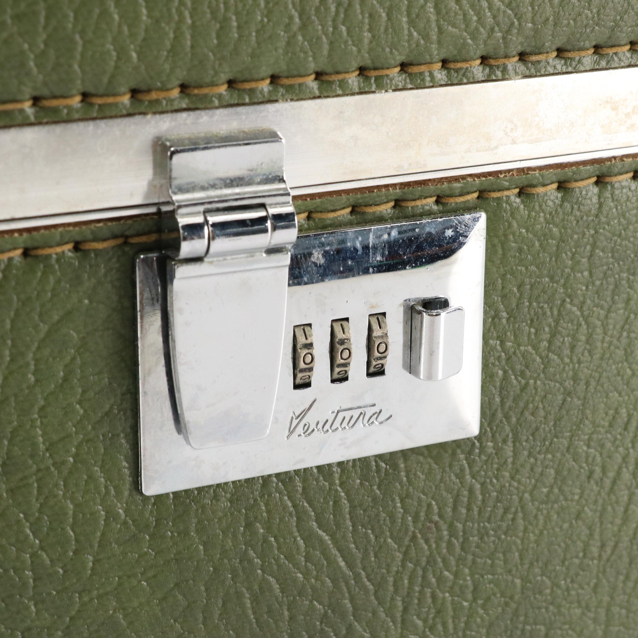 Vintage Ventura Travelware Locking Cosmetic & Travel Bags in Green Leather