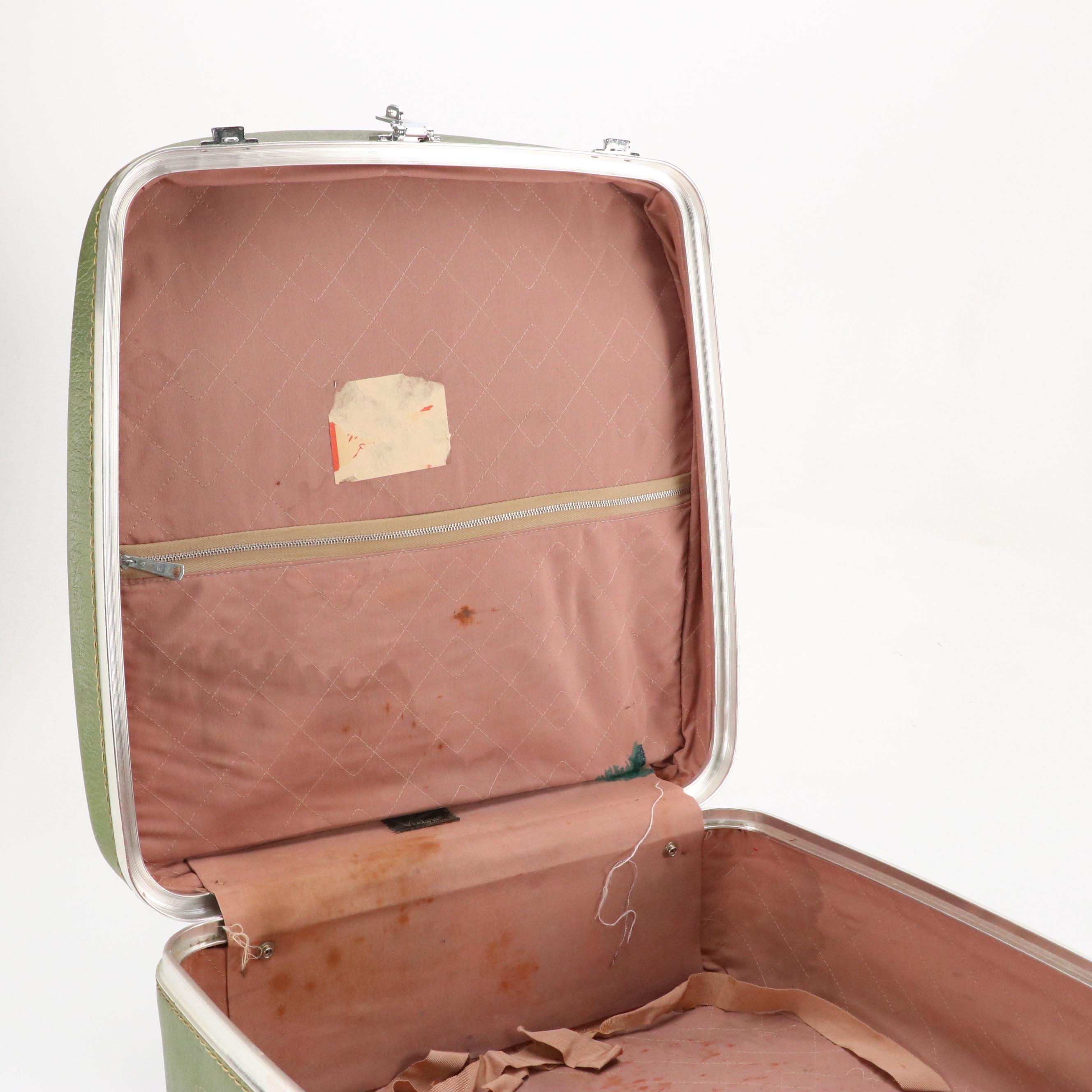 Vintage Ventura Travelware Locking Cosmetic & Travel Bags in Green Leather