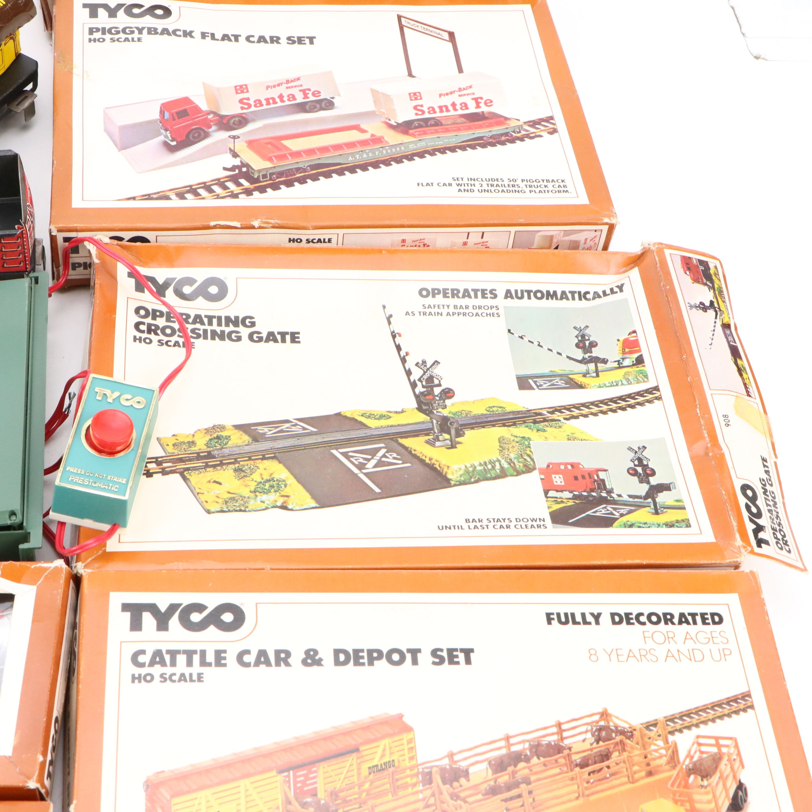 Tyco HO Scale Train Sets with Lionel Steam Locomotive and More Model Trains